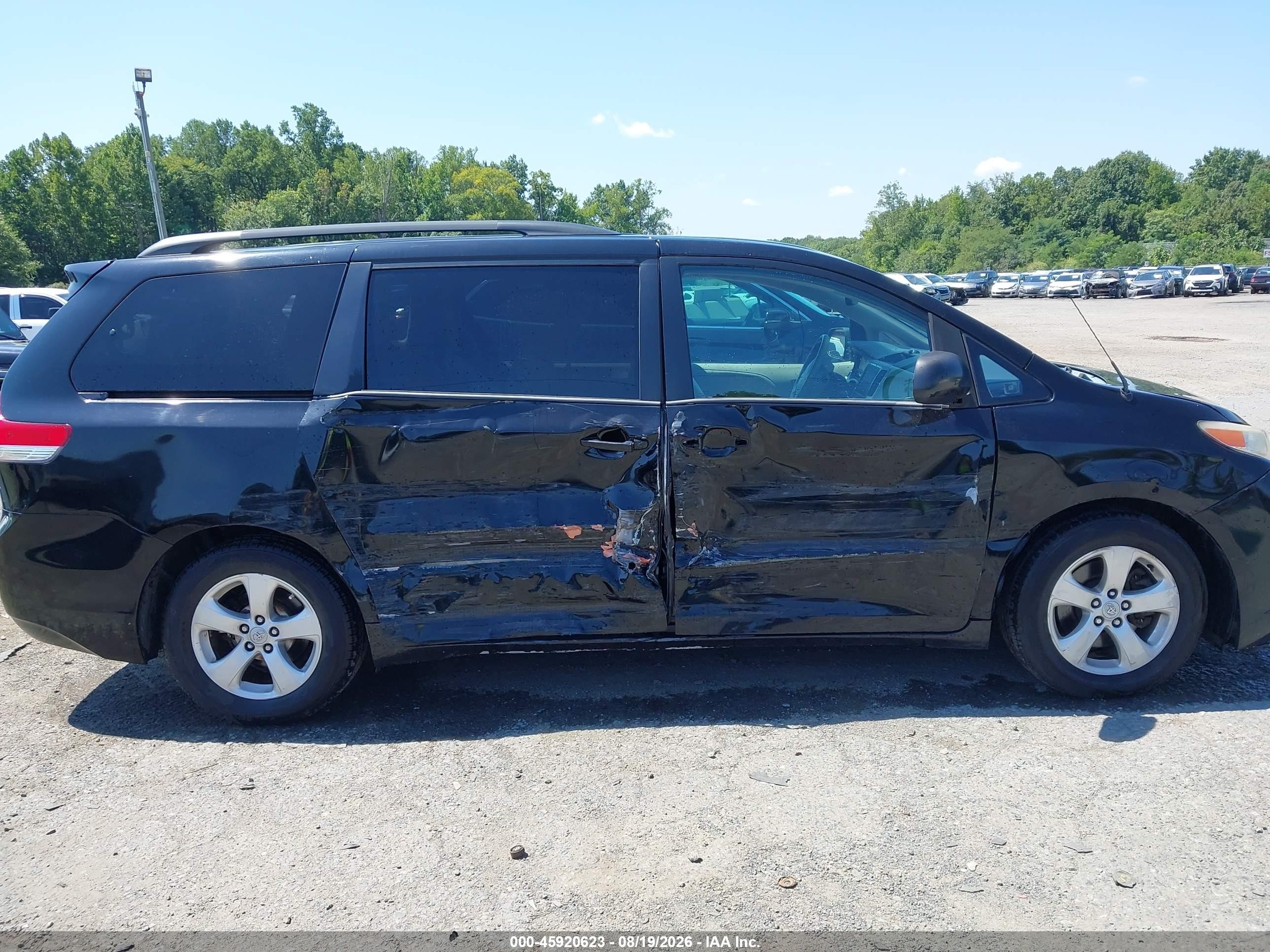 2013 Toyota Sienna Le V6 8 Passenger Black vin: 5TDKK3DC3DS362982