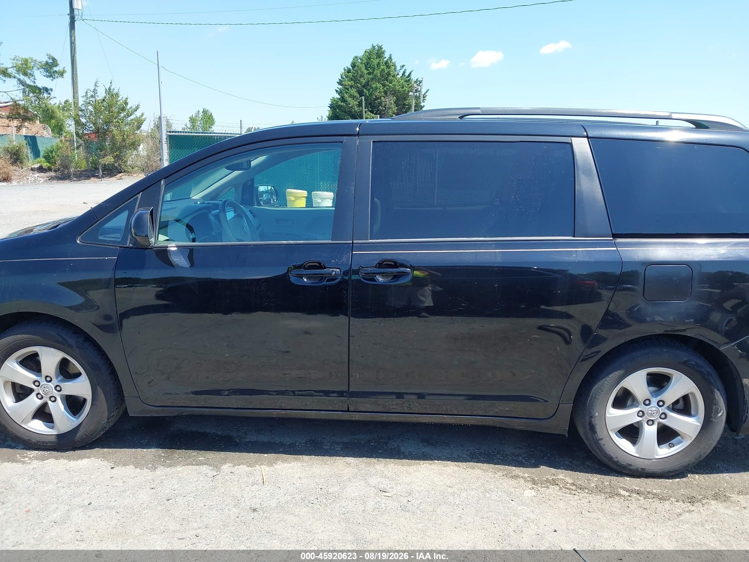 2013 Toyota Sienna Le V6 8 Passenger Black vin: 5TDKK3DC3DS362982