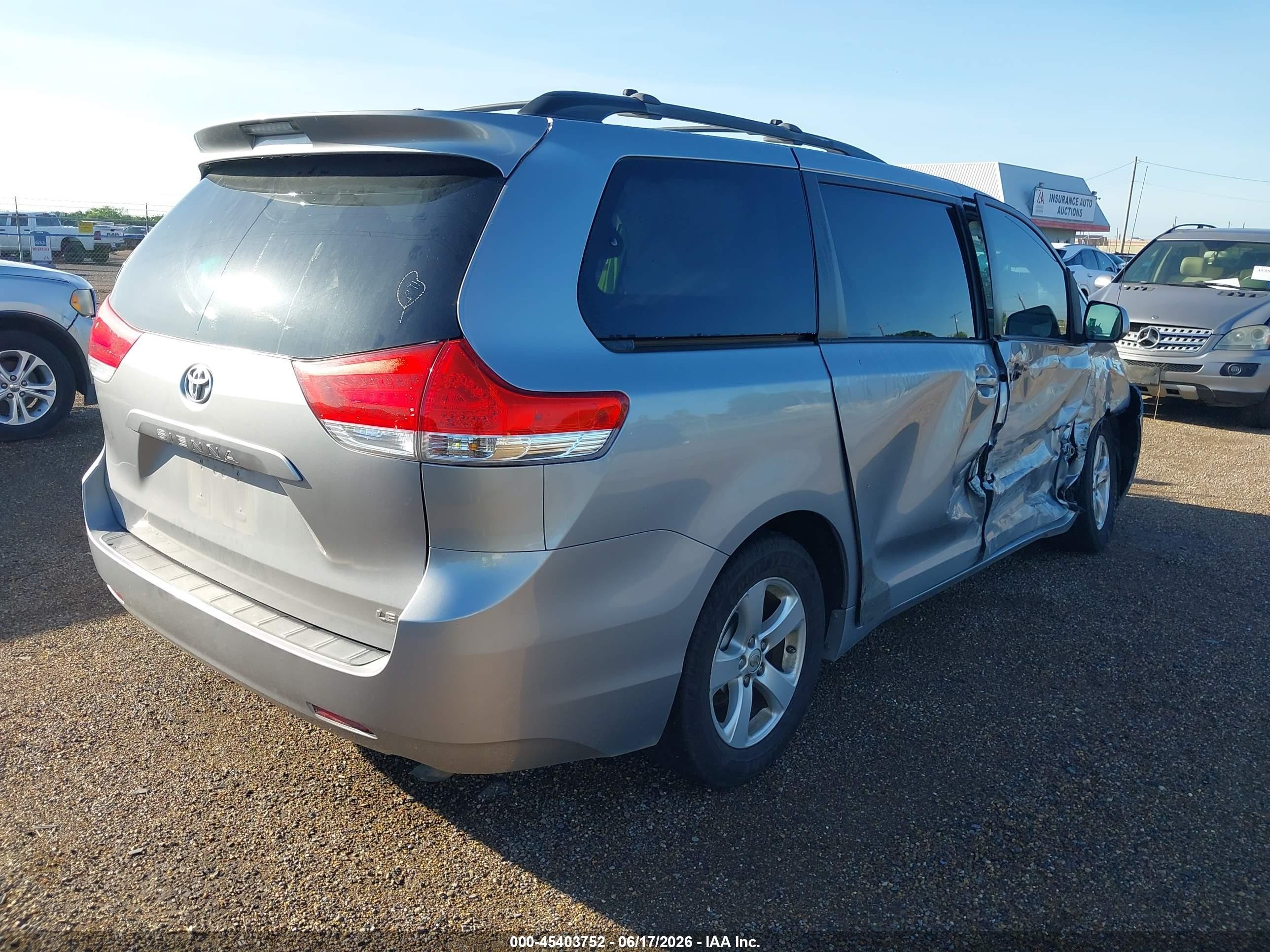 2013 Toyota Sienna Le V6 8 Passenger Silver vin: 5TDKK3DC3DS366630
