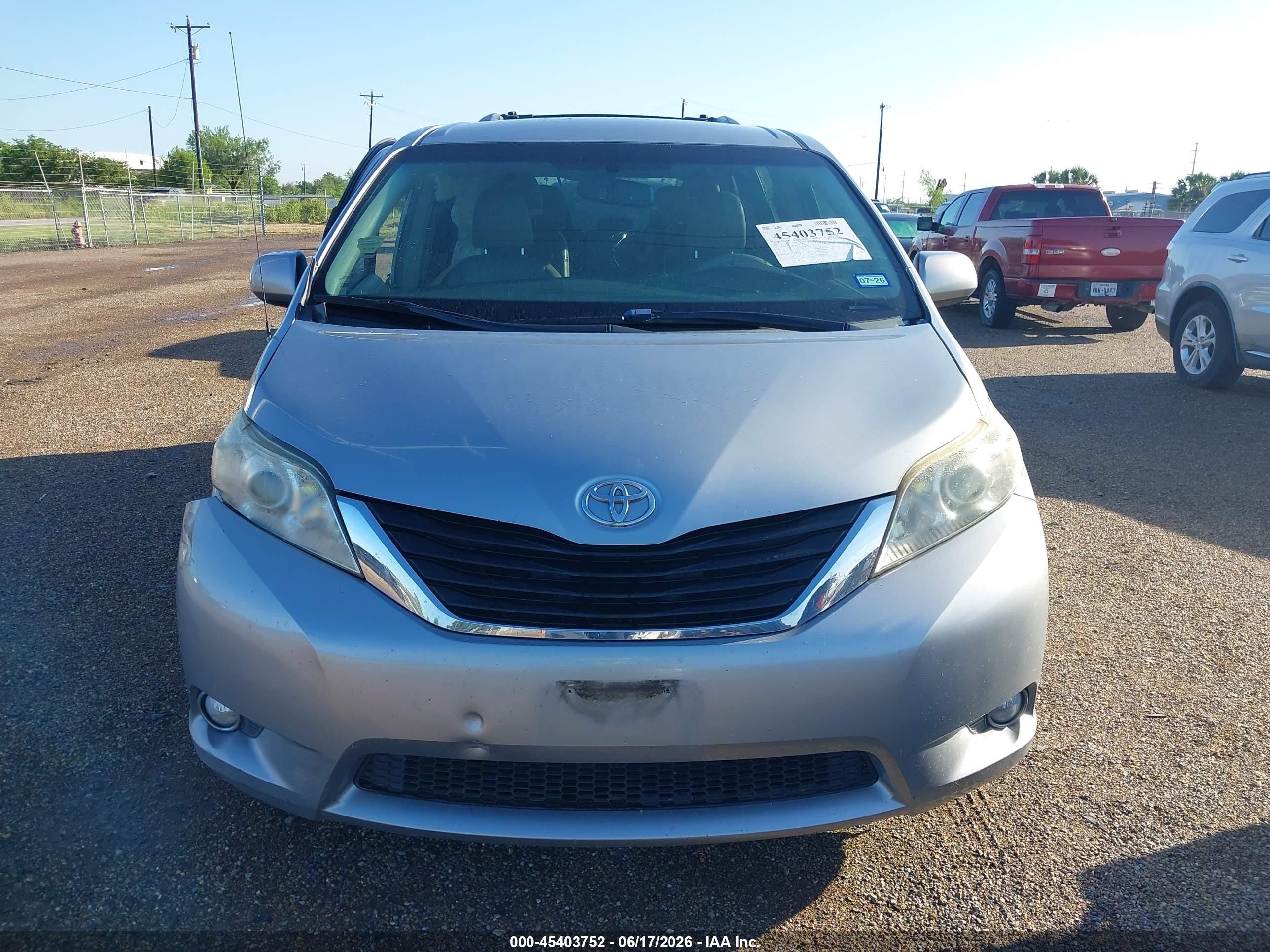 2013 Toyota Sienna Le V6 8 Passenger Silver vin: 5TDKK3DC3DS366630