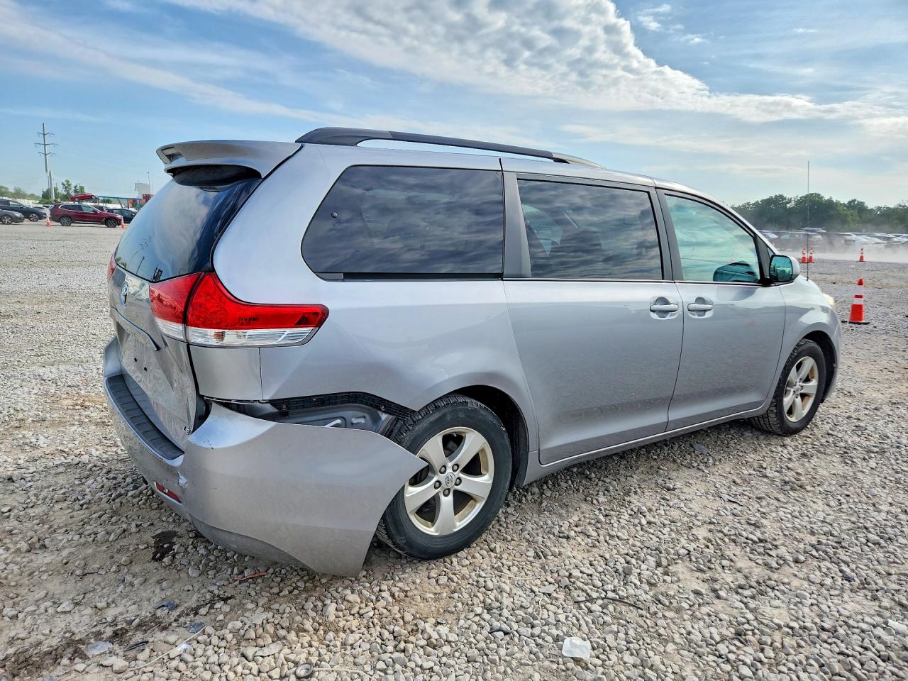 2013 Toyota Sienna Le Silver vin: 5TDKK3DC3DS375084