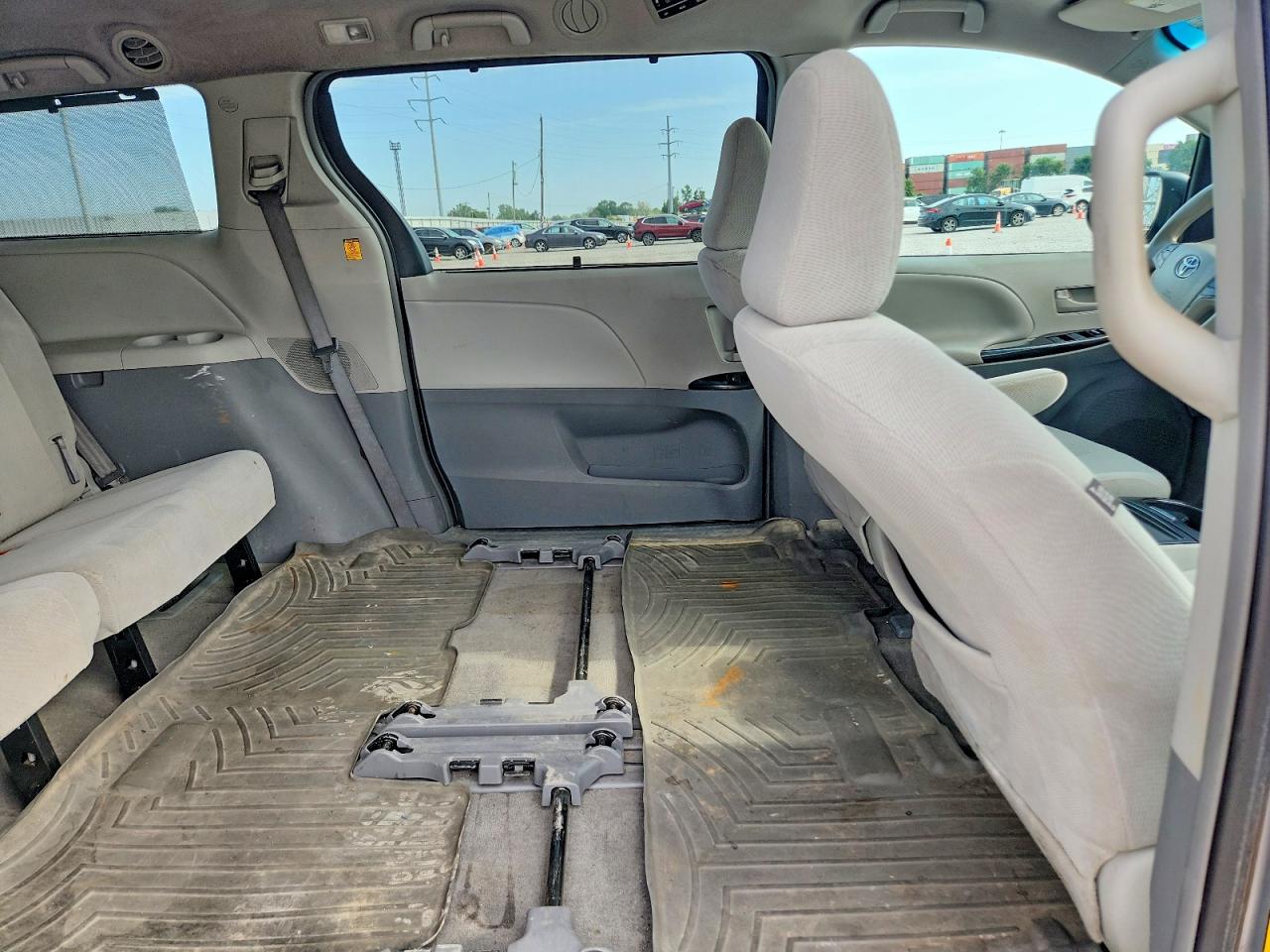2013 Toyota Sienna Le Silver vin: 5TDKK3DC3DS375084