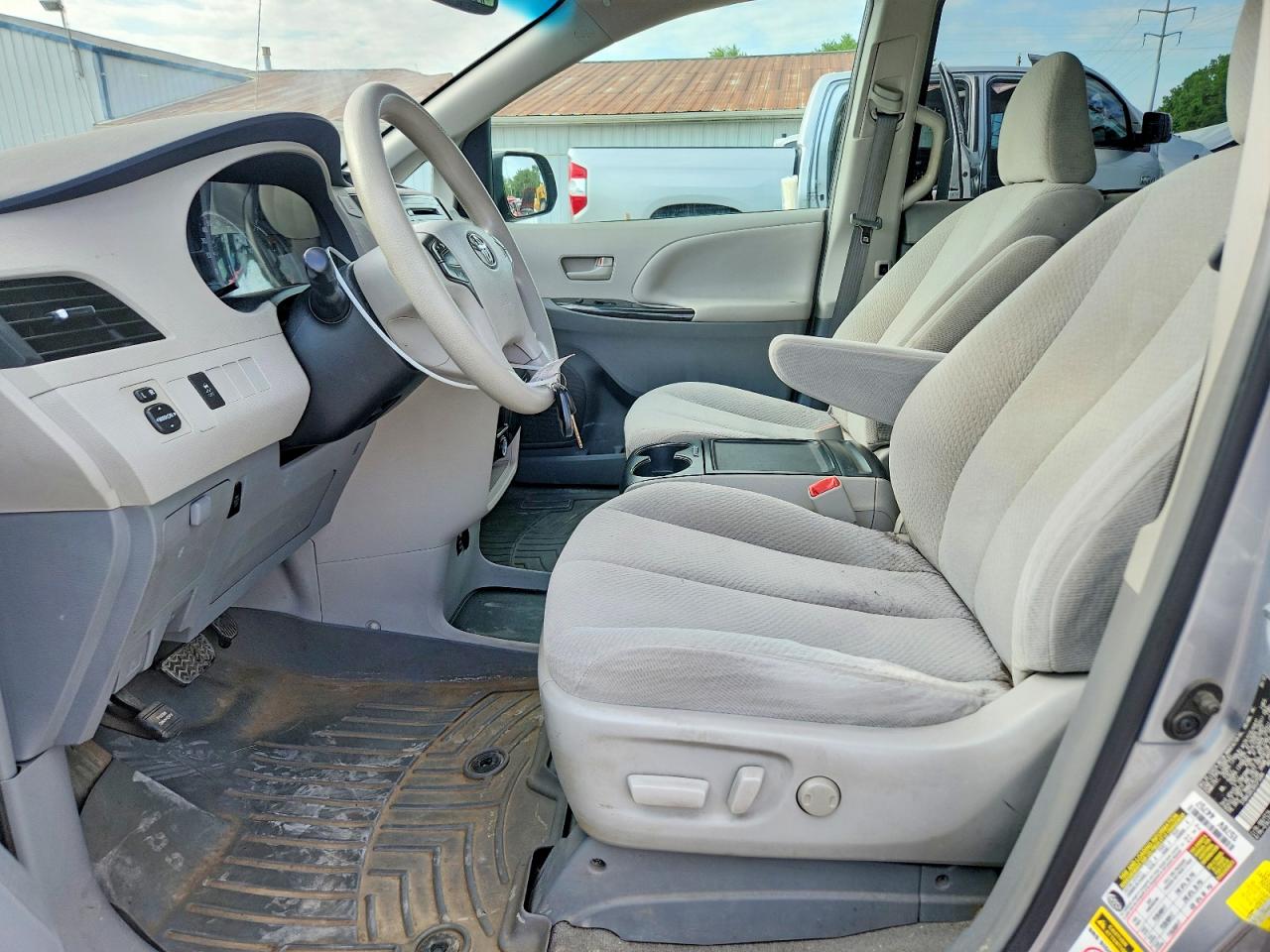 2013 Toyota Sienna Le Silver vin: 5TDKK3DC3DS375084
