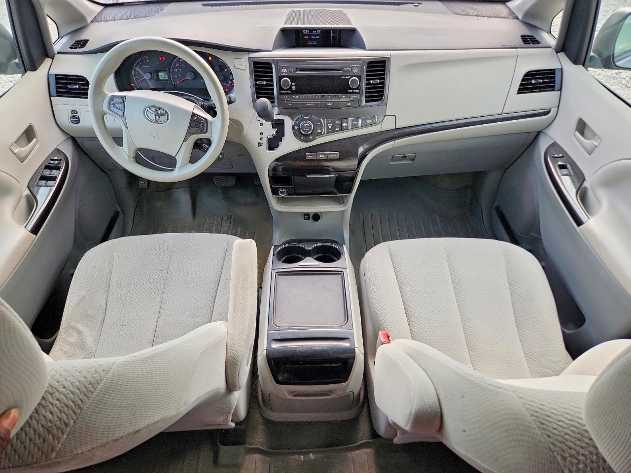 2013 Toyota Sienna Le Silver vin: 5TDKK3DC3DS375084