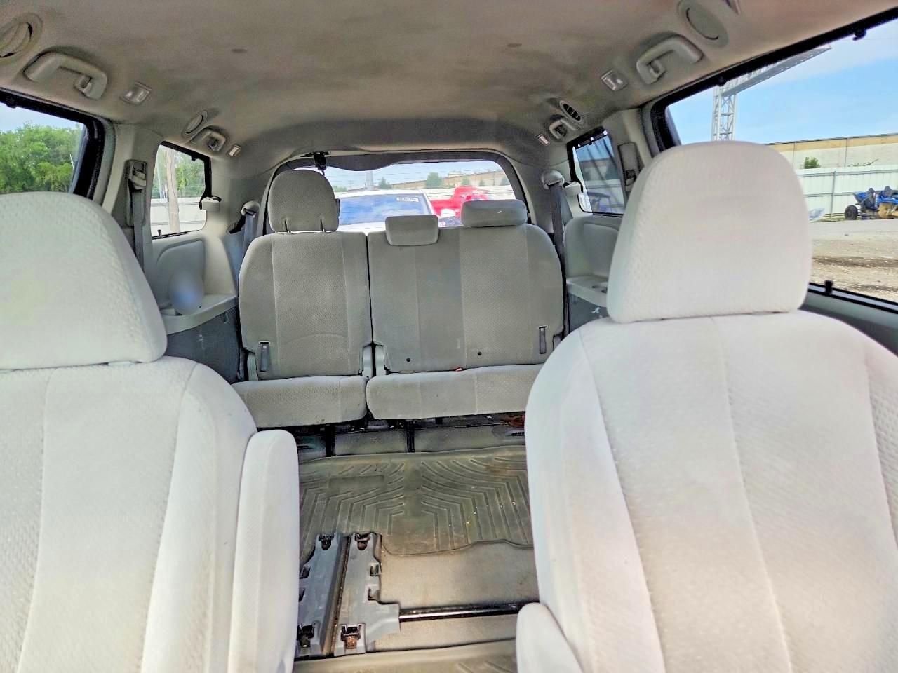 2013 Toyota Sienna Le Silver vin: 5TDKK3DC3DS375084