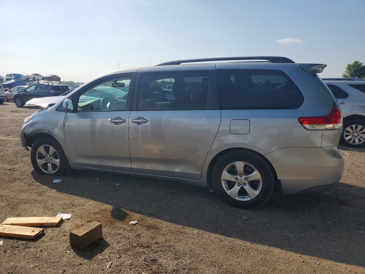 2013 Toyota Sienna Le Silver vin: 5TDKK3DC3DS376297