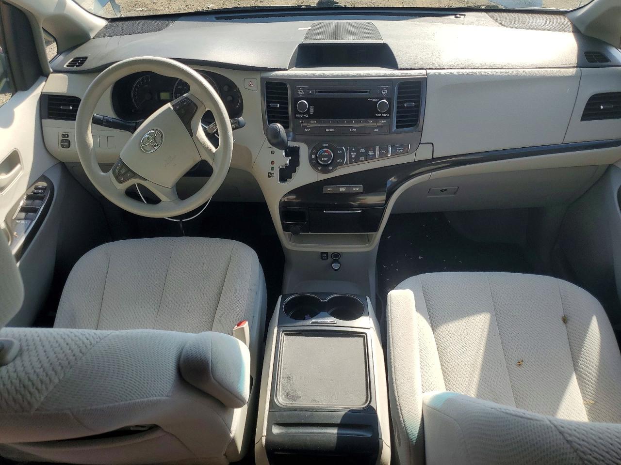 2013 Toyota Sienna Le Silver vin: 5TDKK3DC3DS376297
