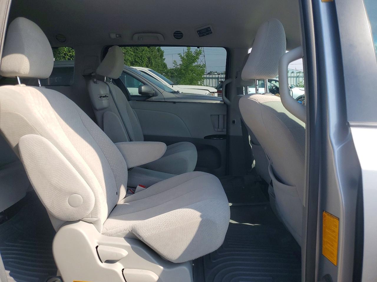2013 Toyota Sienna Le Silver vin: 5TDKK3DC3DS376297