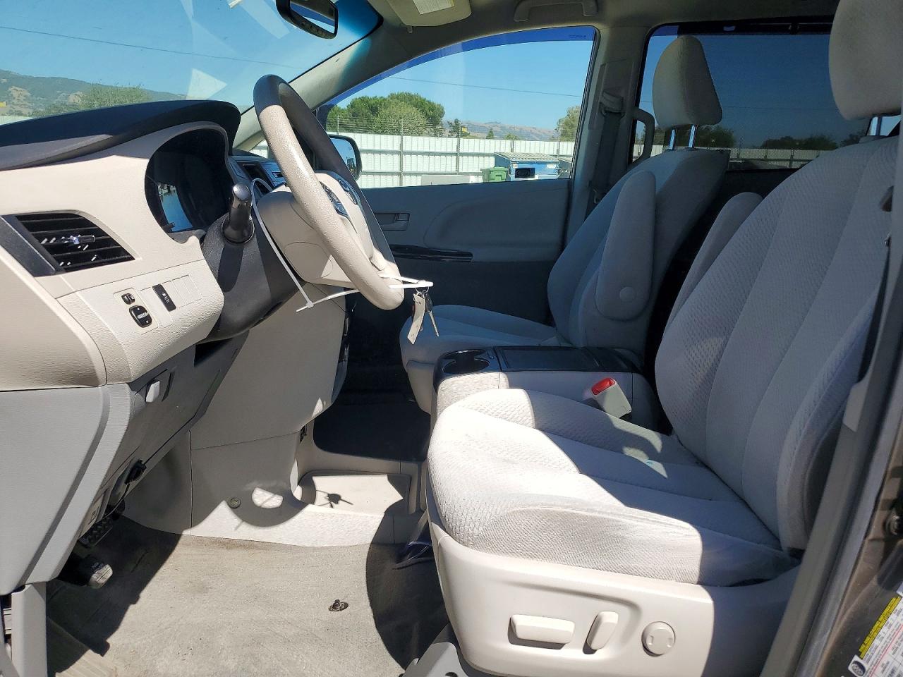 2013 Toyota Sienna Le Gray vin: 5TDKK3DC3DS397649