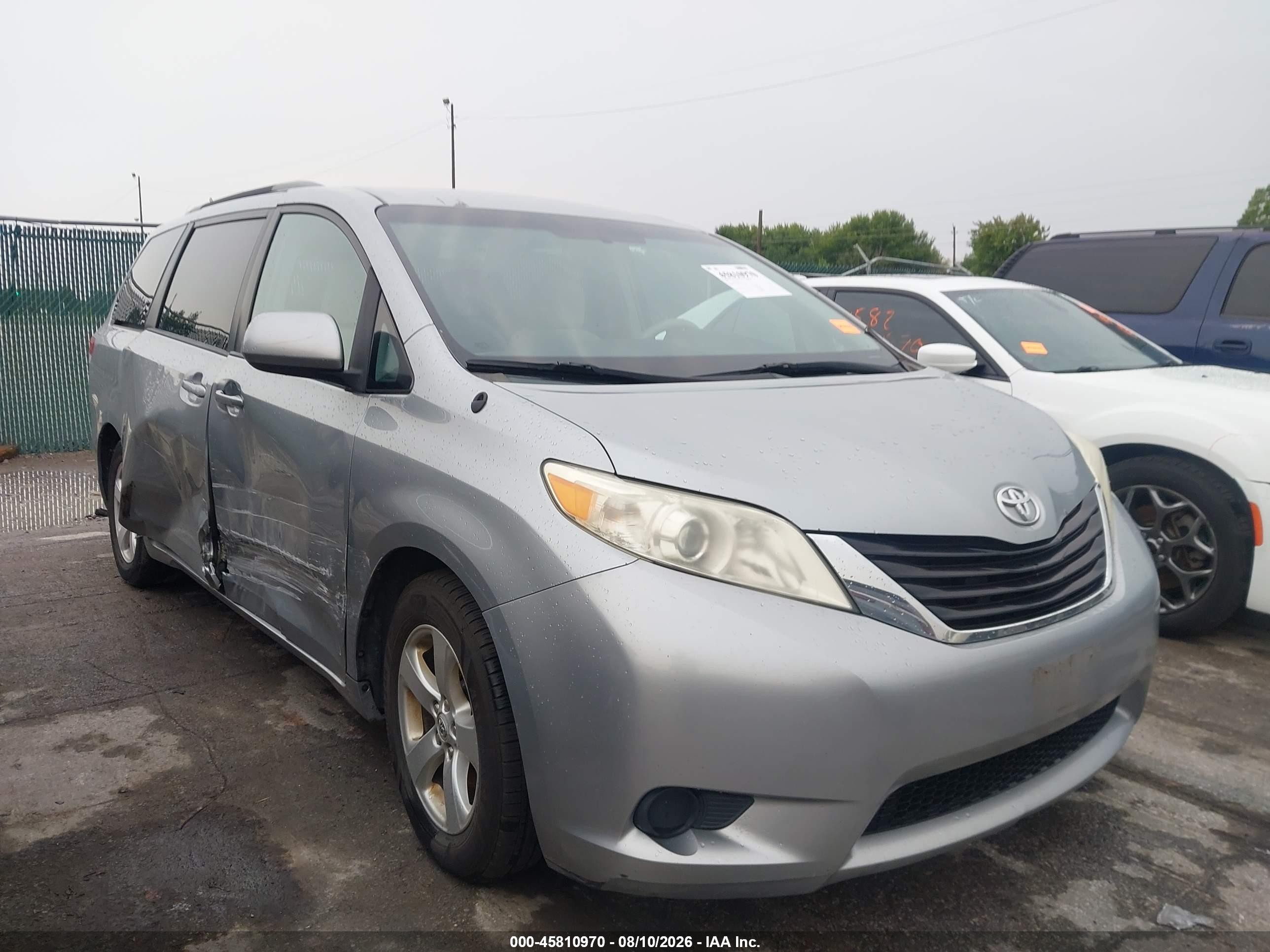 2013 Toyota Sienna Le V6 8 Passenger Silver vin: 5TDKK3DC3DS397747