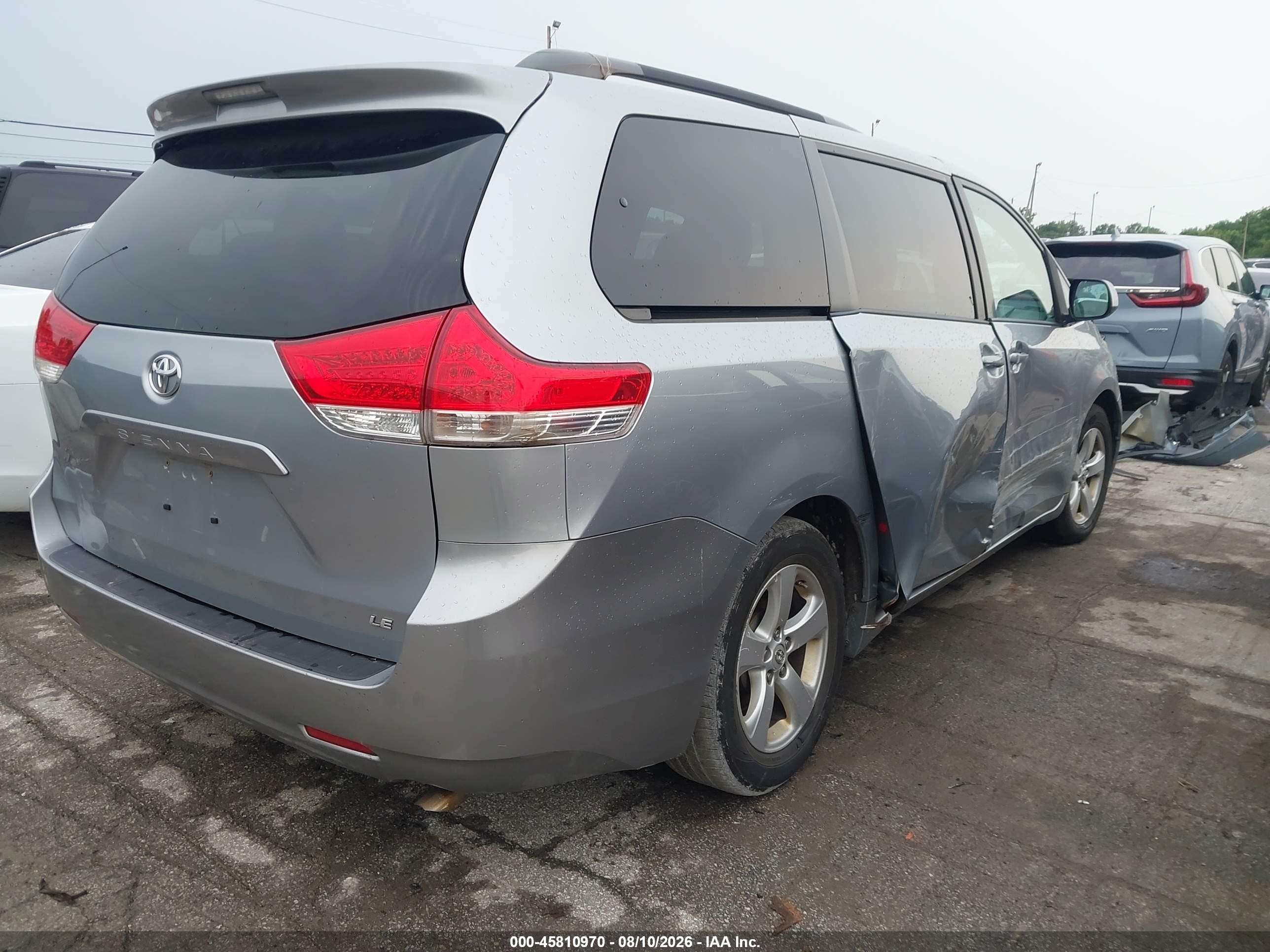 2013 Toyota Sienna Le V6 8 Passenger Silver vin: 5TDKK3DC3DS397747