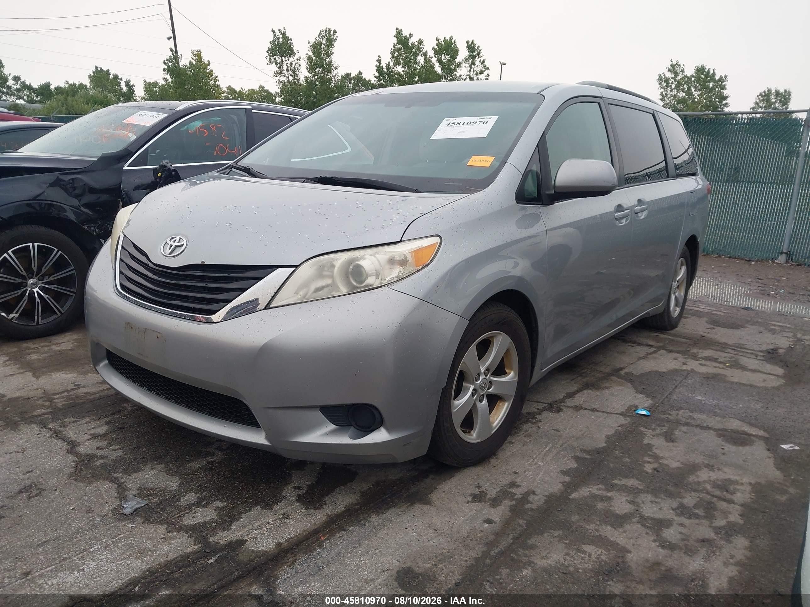 2013 Toyota Sienna Le V6 8 Passenger Silver vin: 5TDKK3DC3DS397747