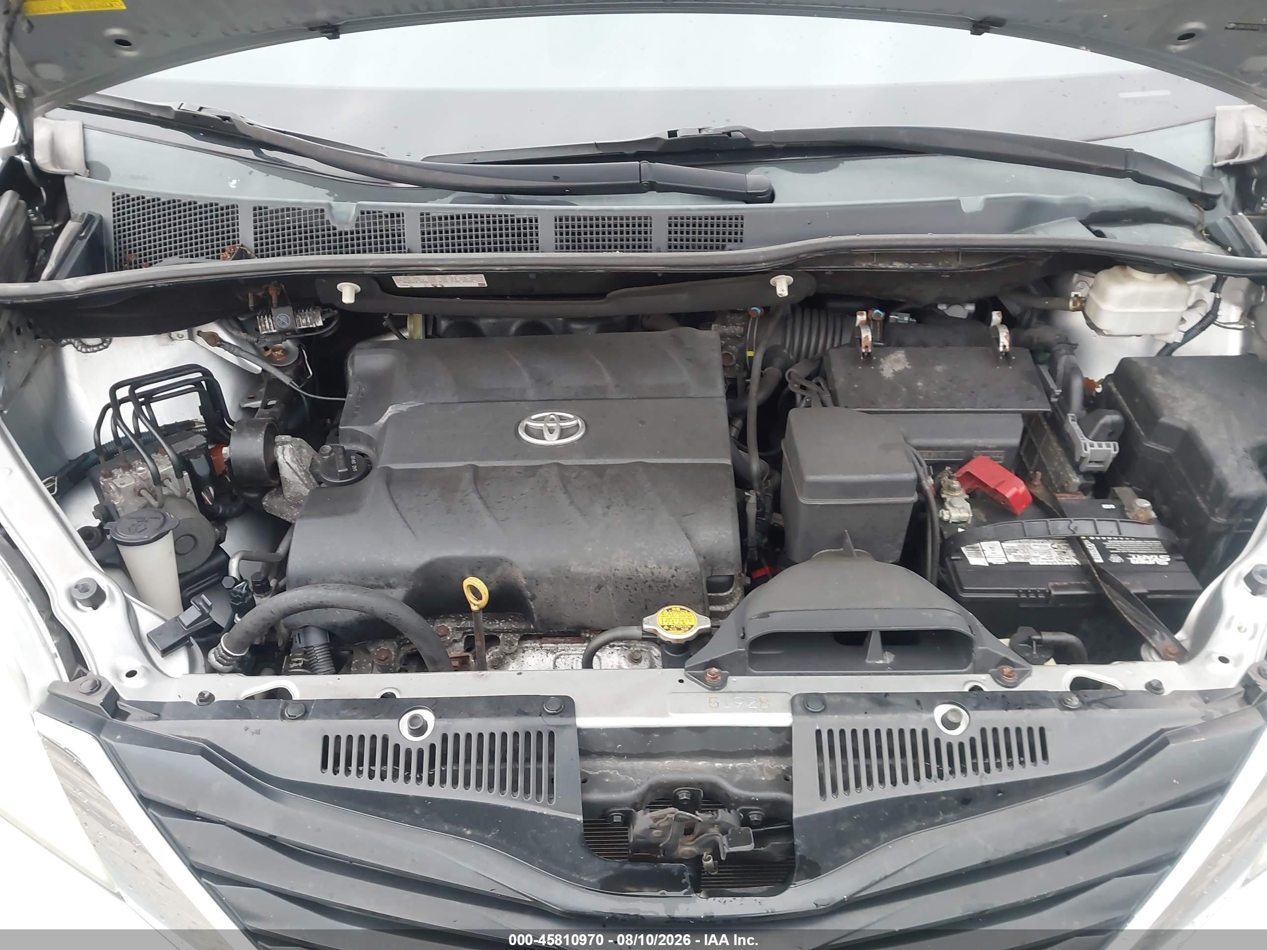 2013 Toyota Sienna Le V6 8 Passenger Silver vin: 5TDKK3DC3DS397747