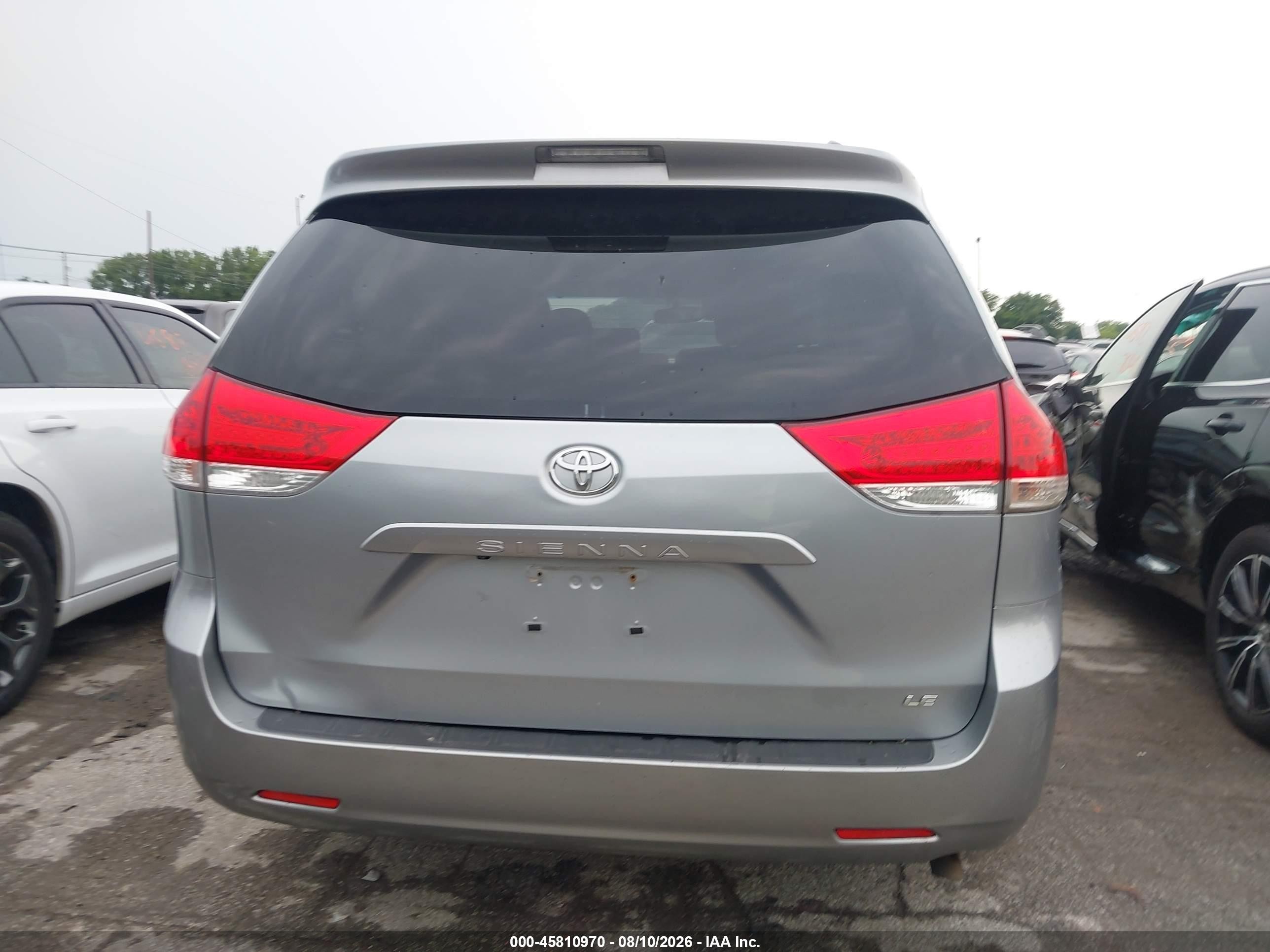 2013 Toyota Sienna Le V6 8 Passenger Silver vin: 5TDKK3DC3DS397747