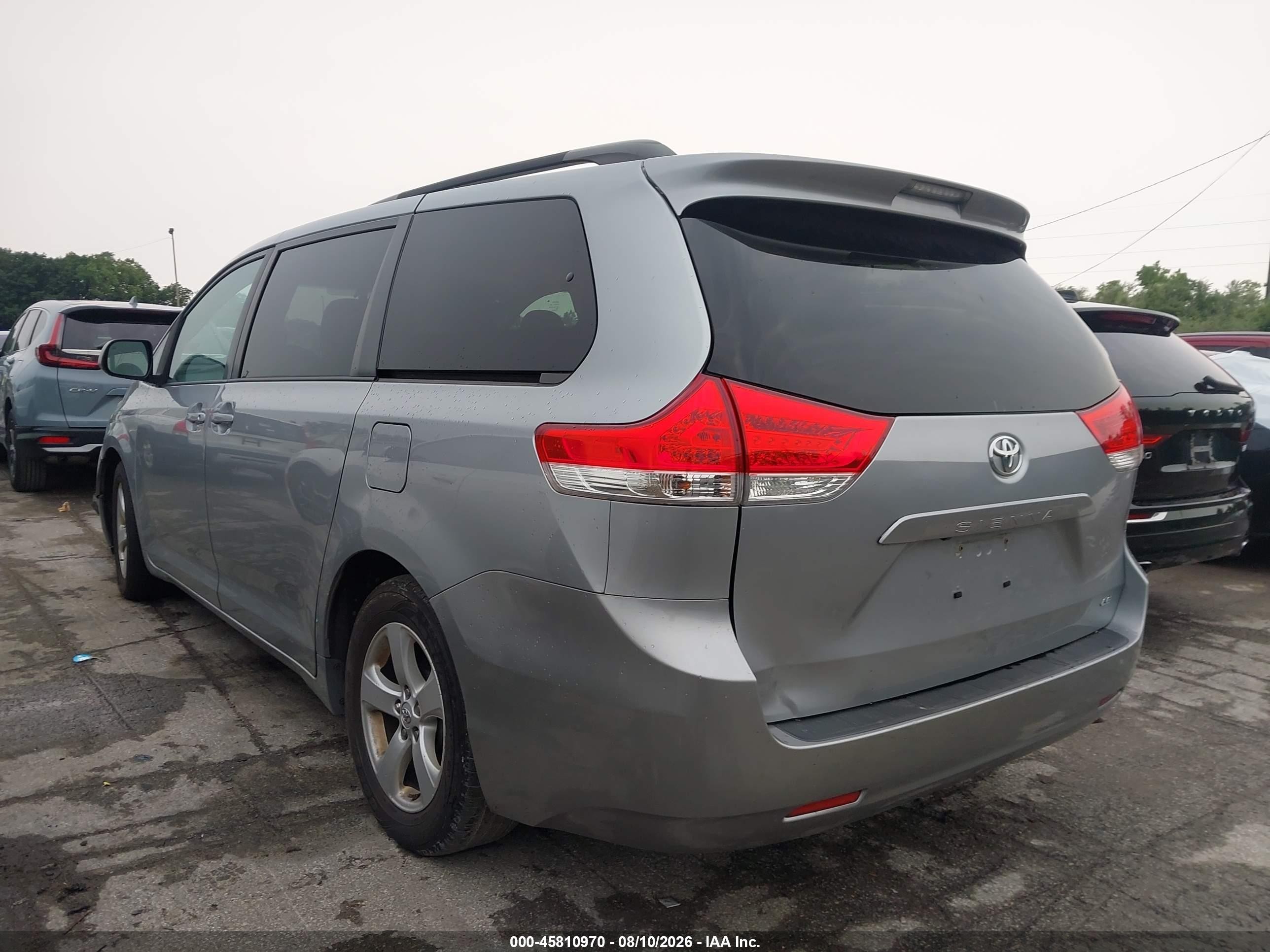 2013 Toyota Sienna Le V6 8 Passenger Silver vin: 5TDKK3DC3DS397747