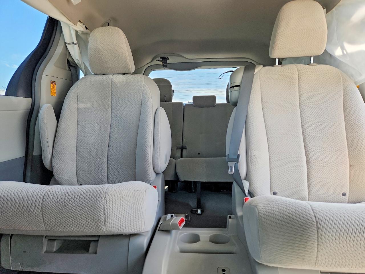 2013 Toyota Sienna Le Серый vin: 5TDKK3DC3DS400792