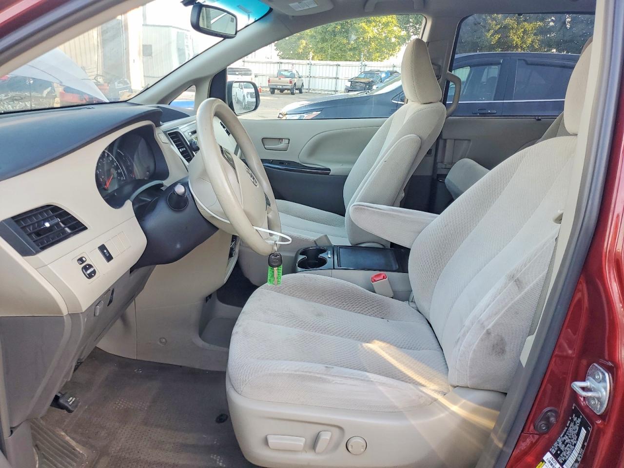 2014 Toyota Sienna Le Red vin: 5TDKK3DC3ES415388