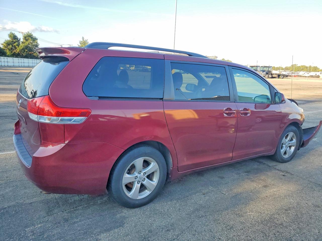 2014 Toyota Sienna Le Red vin: 5TDKK3DC3ES415388