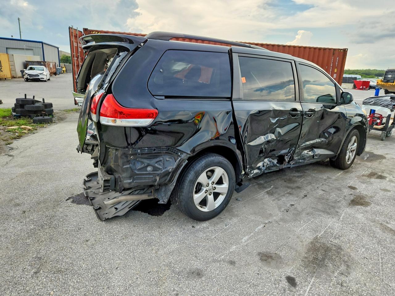 2014 Toyota Sienna Le Black vin: 5TDKK3DC3ES431168