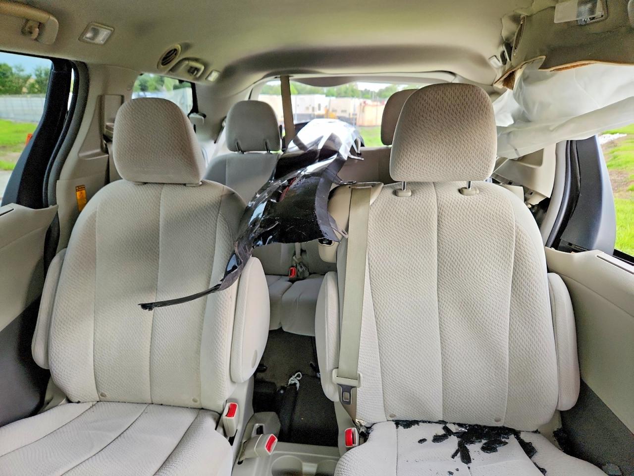 2014 Toyota Sienna Le Black vin: 5TDKK3DC3ES431168