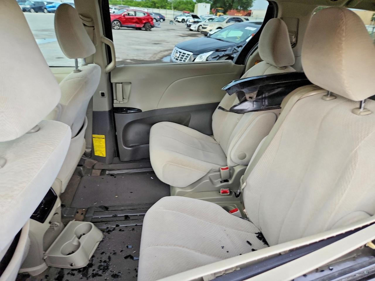 2014 Toyota Sienna Le Black vin: 5TDKK3DC3ES431168