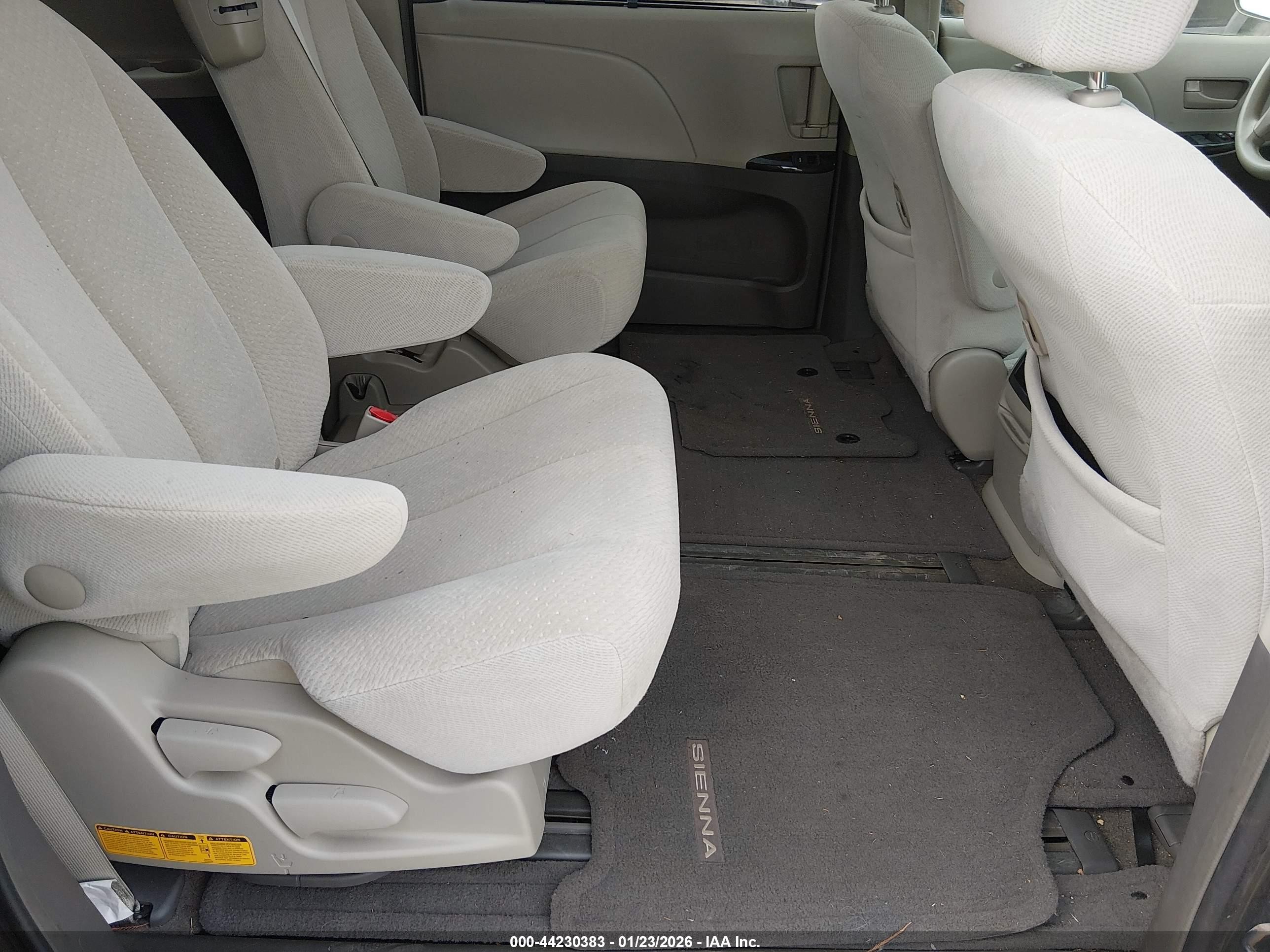2014 Toyota Sienna Le V6 8 Passenger Gray vin: 5TDKK3DC3ES441232