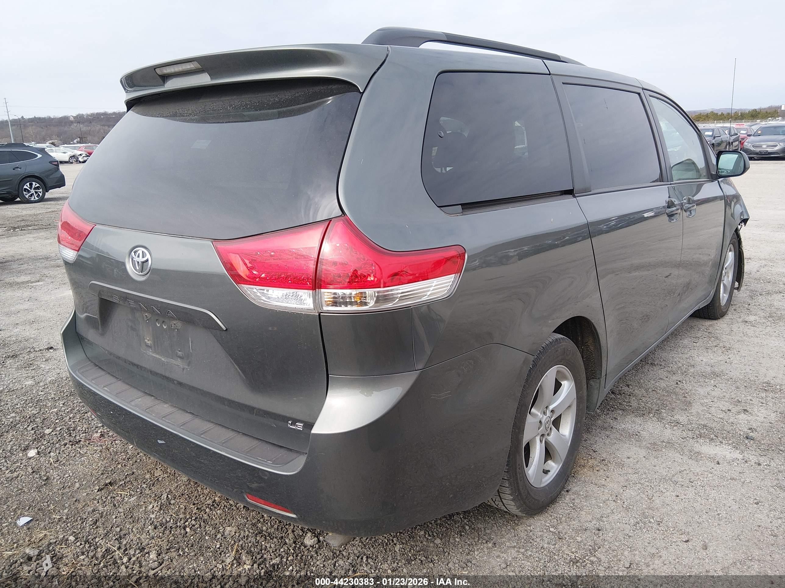 2014 Toyota Sienna Le V6 8 Passenger Gray vin: 5TDKK3DC3ES441232