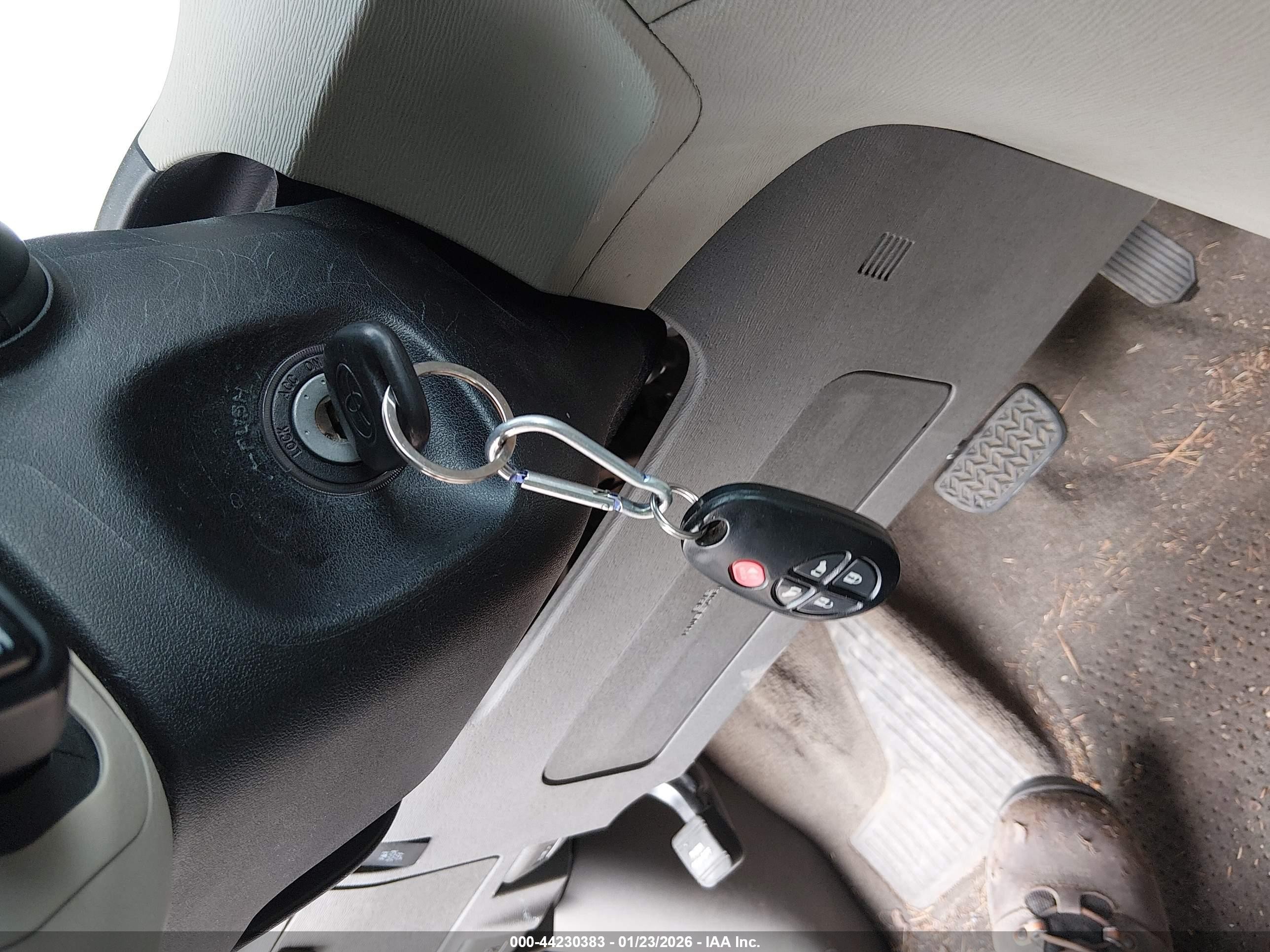 2014 Toyota Sienna Le V6 8 Passenger Gray vin: 5TDKK3DC3ES441232