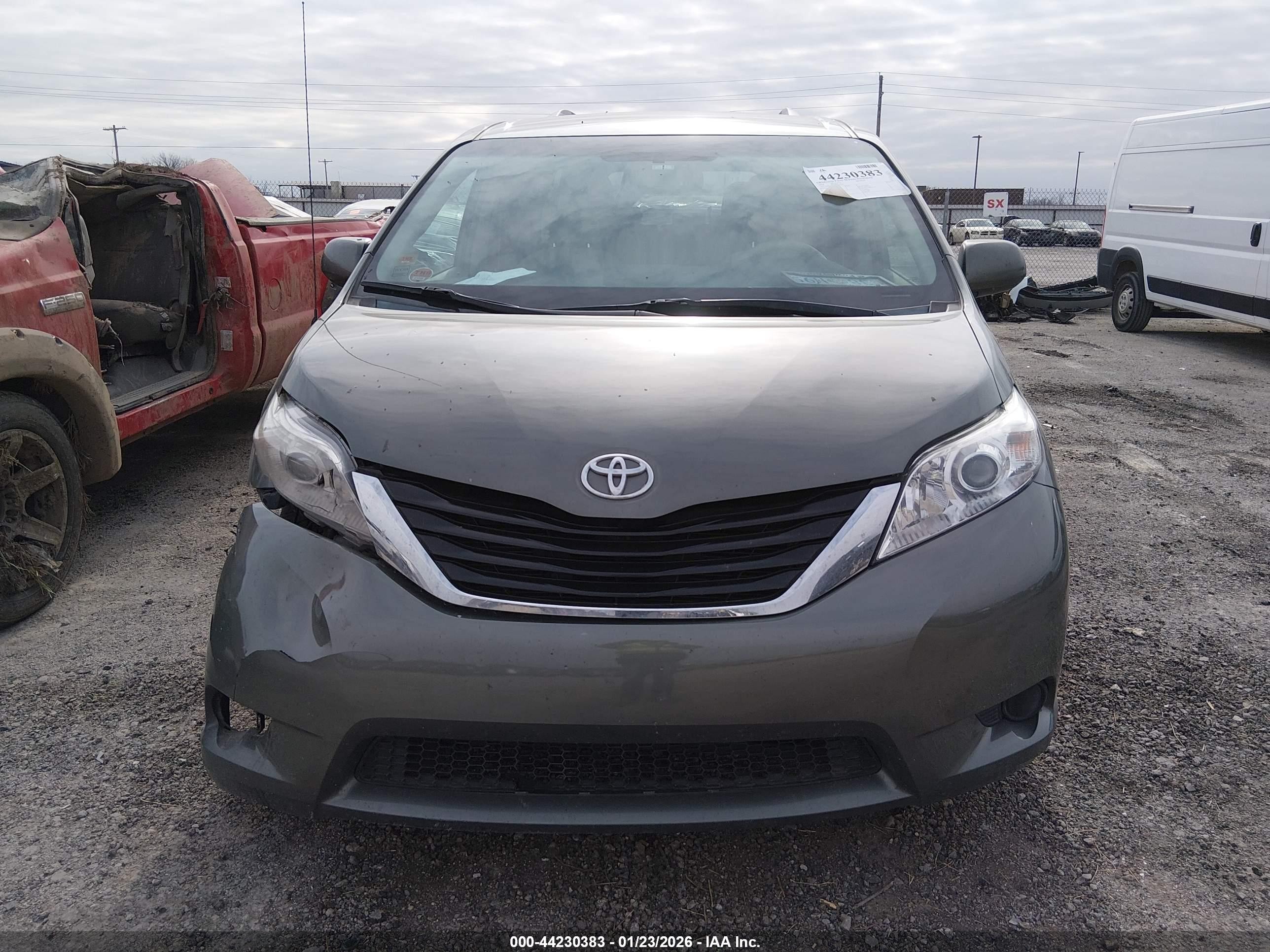 2014 Toyota Sienna Le V6 8 Passenger Gray vin: 5TDKK3DC3ES441232