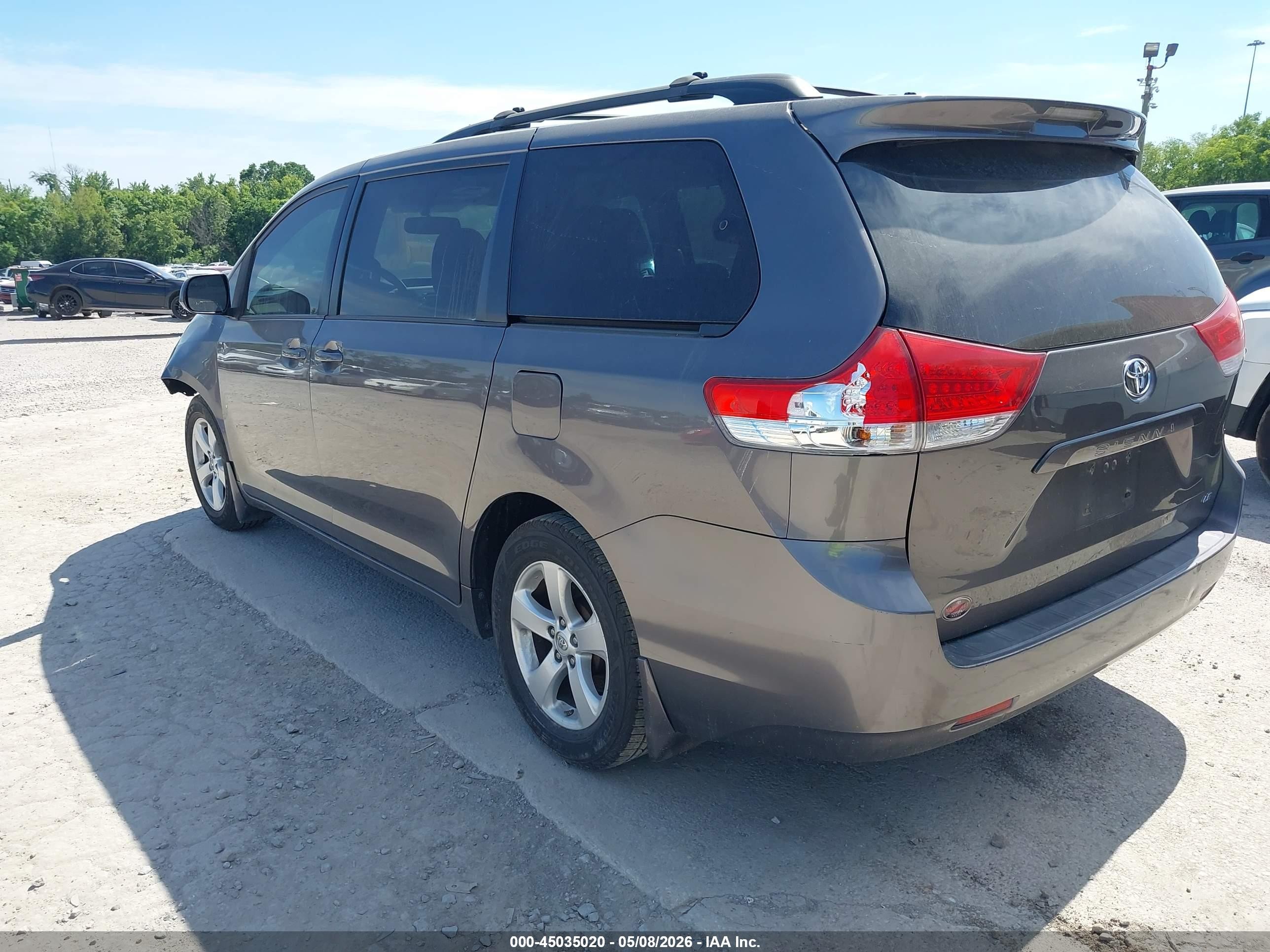 2014 Toyota Sienna Le V6 8 Passenger Gray vin: 5TDKK3DC3ES447158