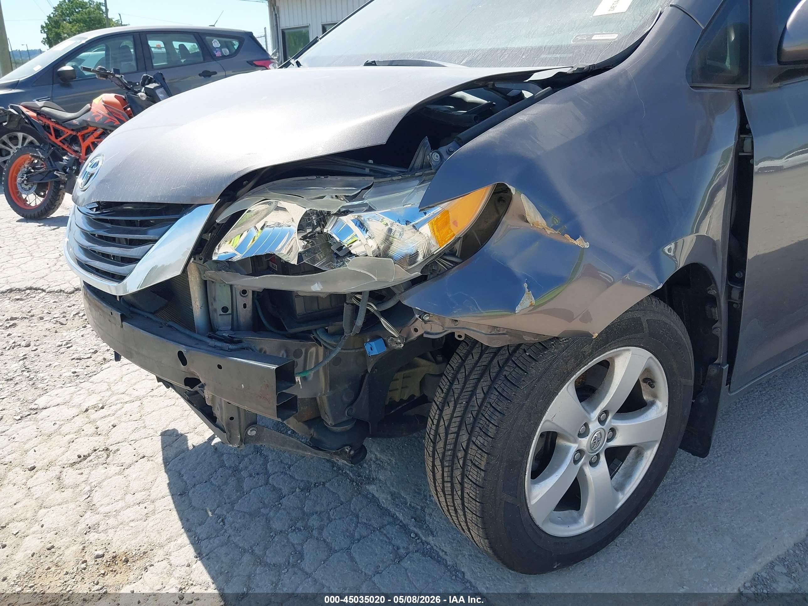 2014 Toyota Sienna Le V6 8 Passenger Gray vin: 5TDKK3DC3ES447158