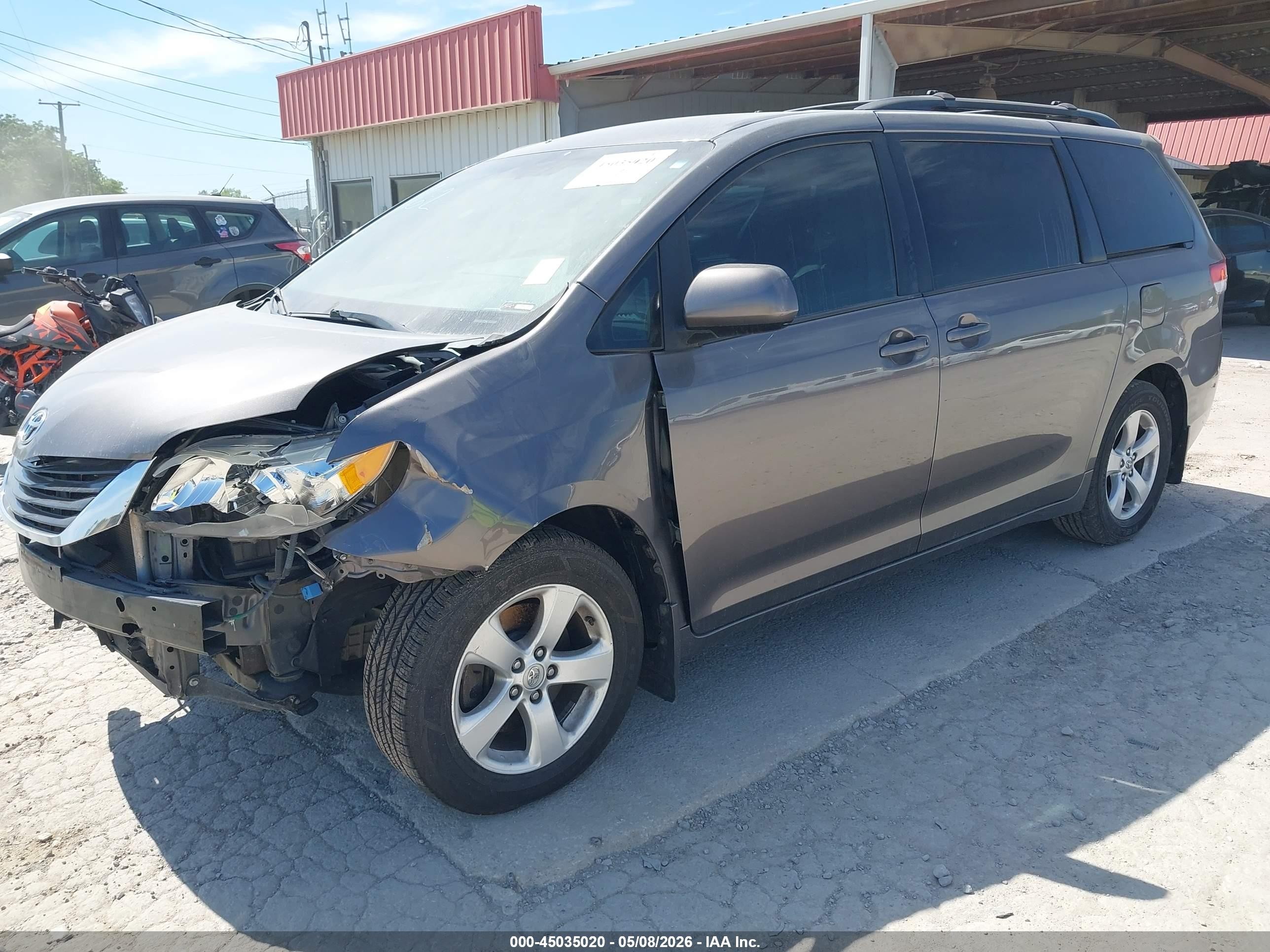 2014 Toyota Sienna Le V6 8 Passenger Gray vin: 5TDKK3DC3ES447158