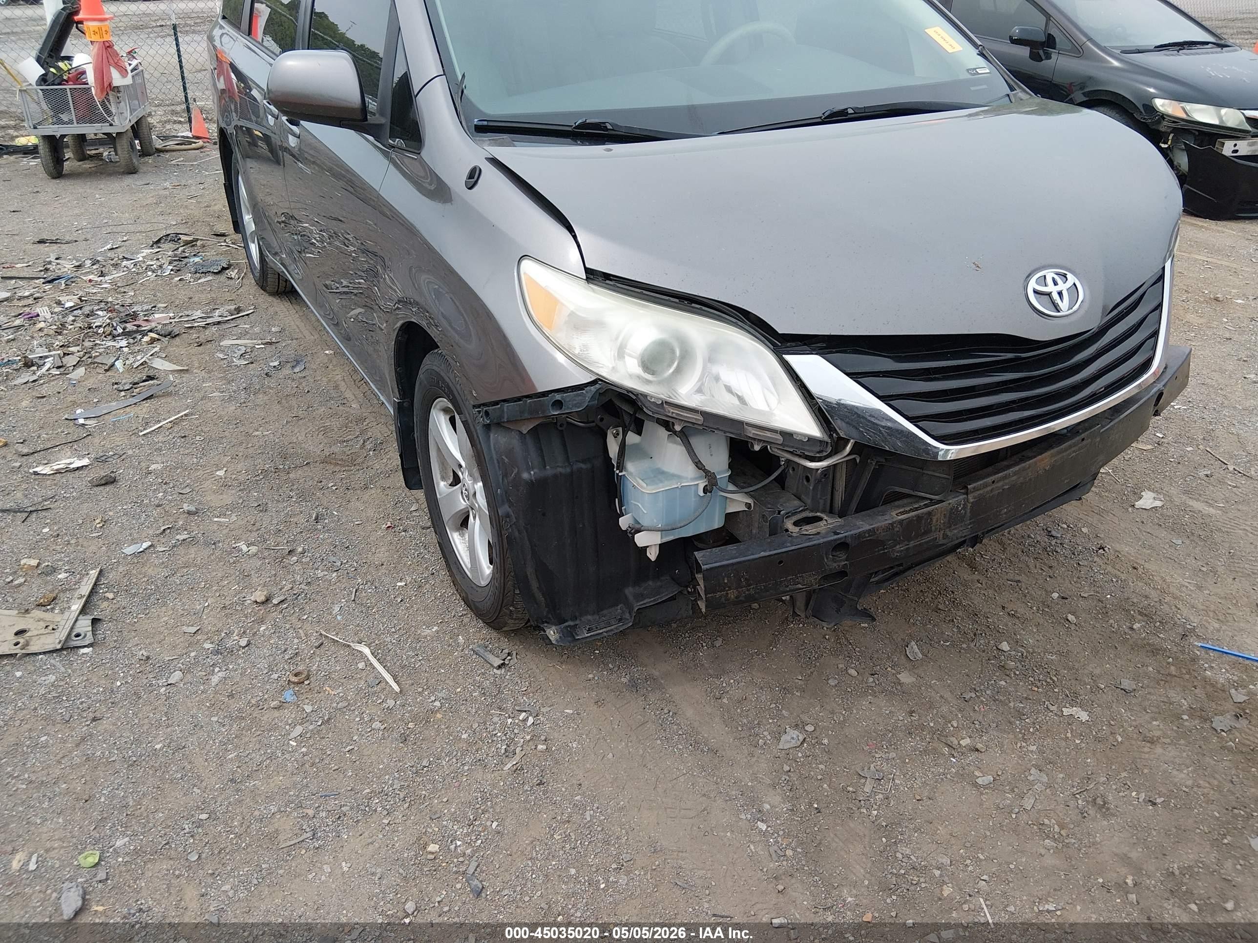 2014 Toyota Sienna Le V6 8 Passenger Gray vin: 5TDKK3DC3ES447158
