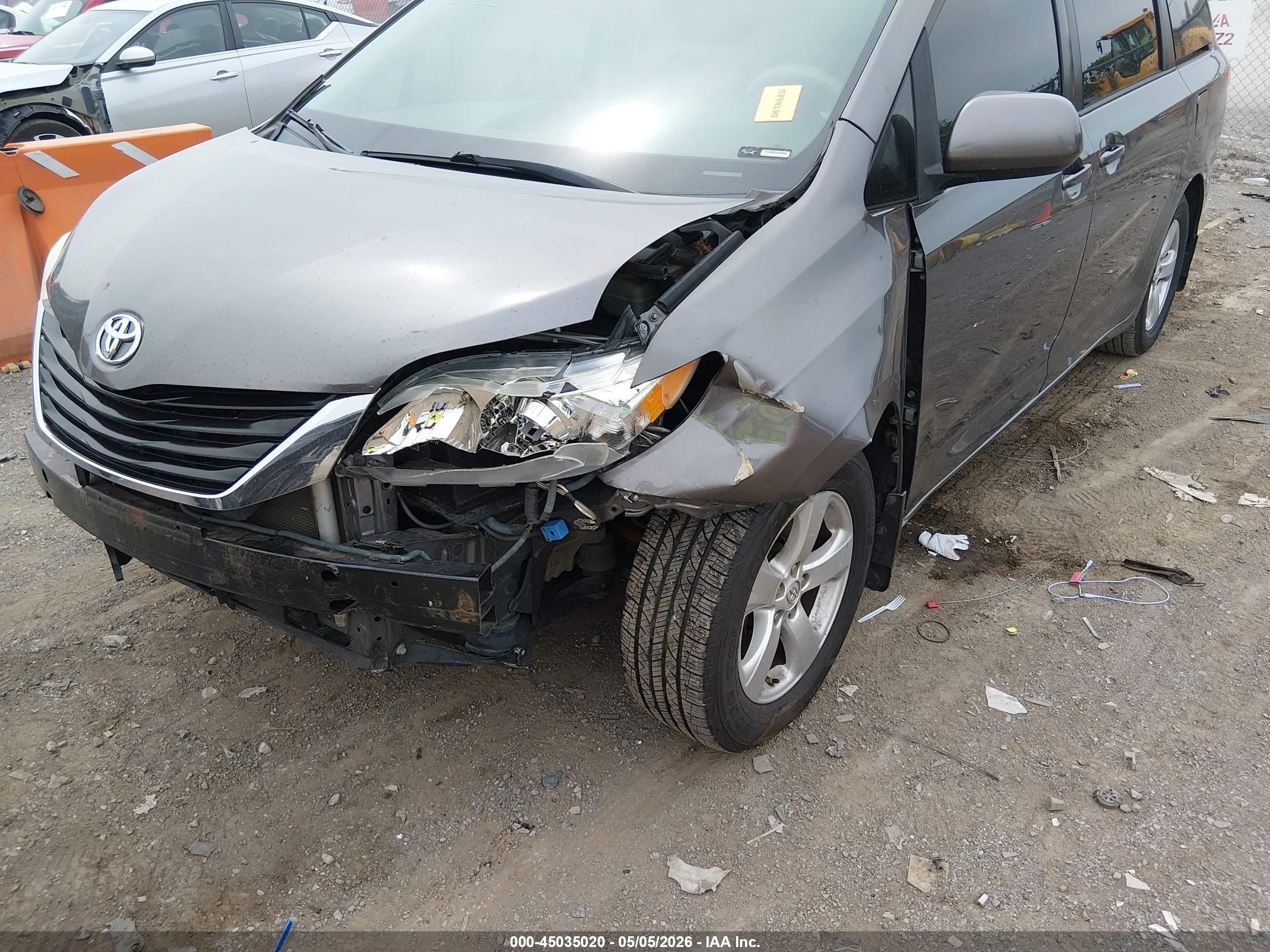 2014 Toyota Sienna Le V6 8 Passenger Gray vin: 5TDKK3DC3ES447158