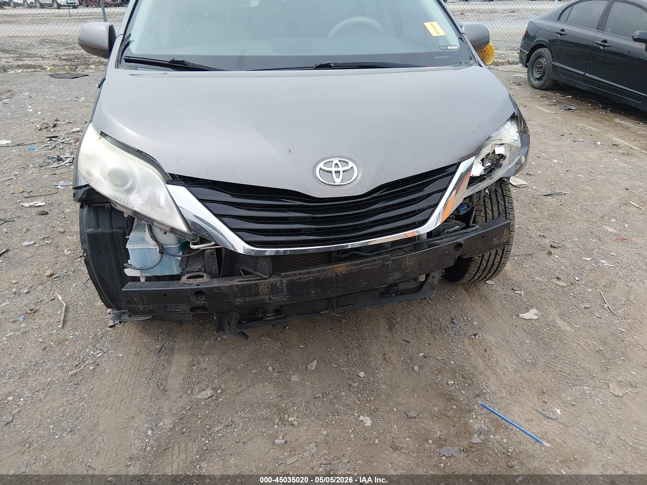 2014 Toyota Sienna Le V6 8 Passenger Gray vin: 5TDKK3DC3ES447158