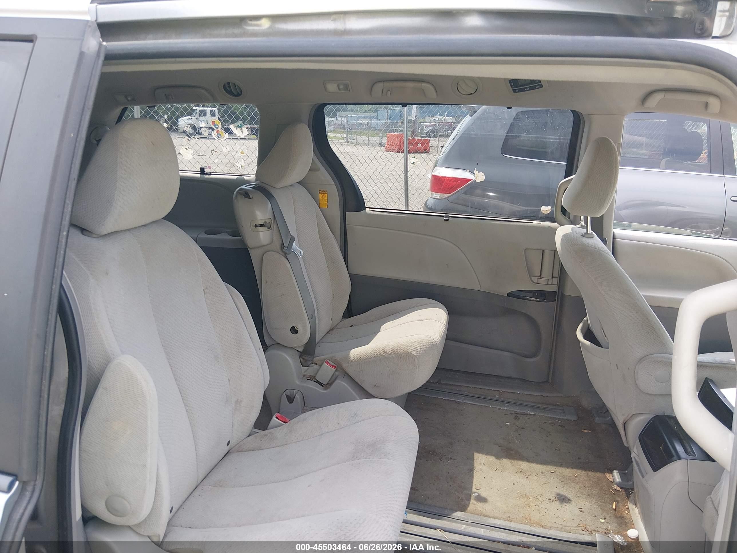 2014 Toyota Sienna Le V6 8 Passenger Gray vin: 5TDKK3DC3ES450979