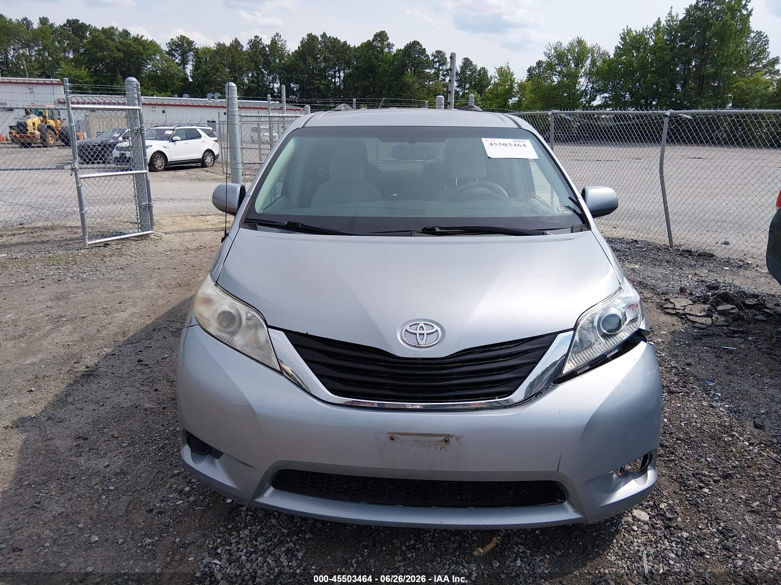 2014 Toyota Sienna Le V6 8 Passenger Gray vin: 5TDKK3DC3ES450979