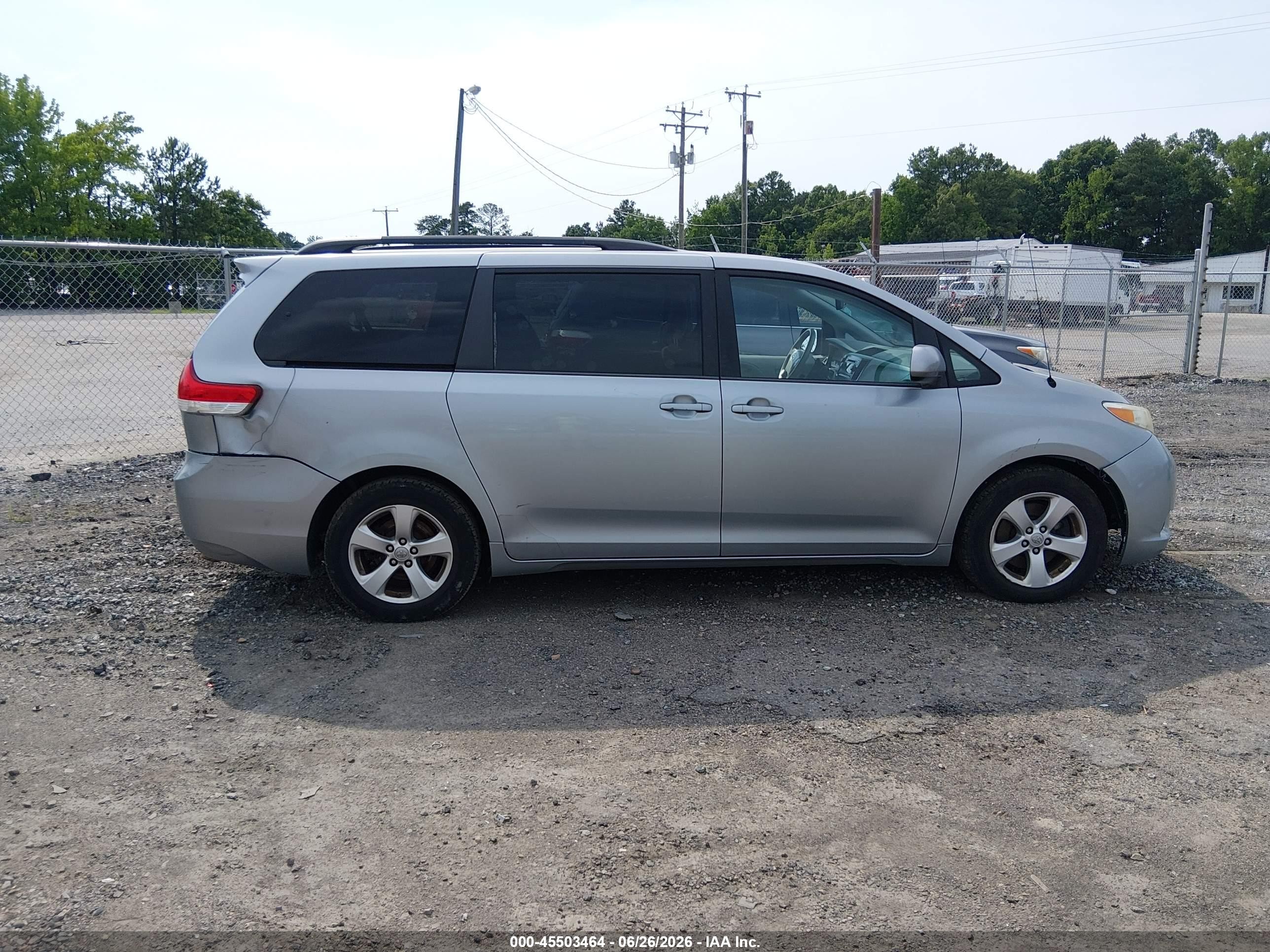 2014 Toyota Sienna Le V6 8 Passenger Gray vin: 5TDKK3DC3ES450979