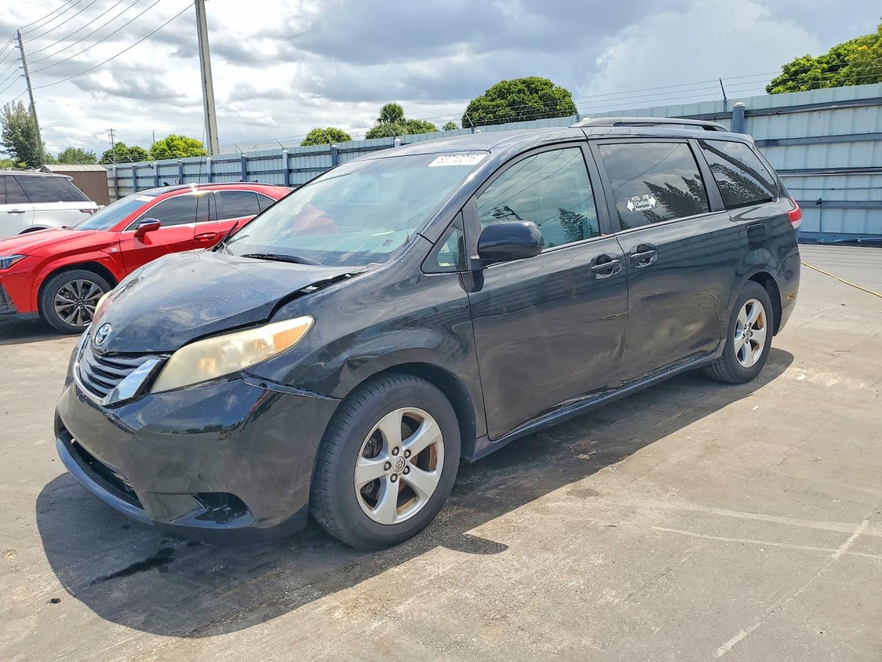 2014 Toyota Sienna Le Black vin: 5TDKK3DC3ES473999