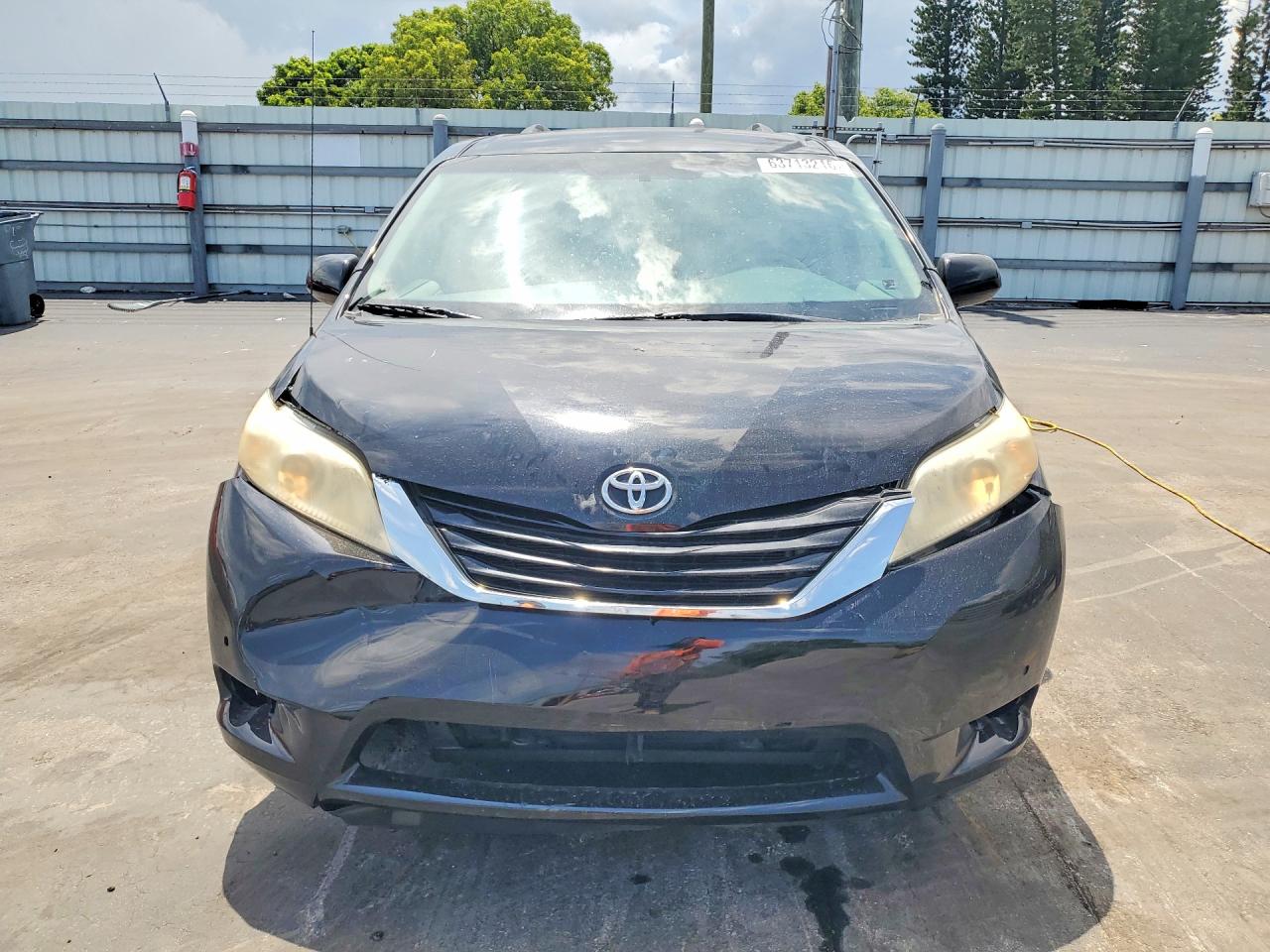 2014 Toyota Sienna Le Black vin: 5TDKK3DC3ES473999