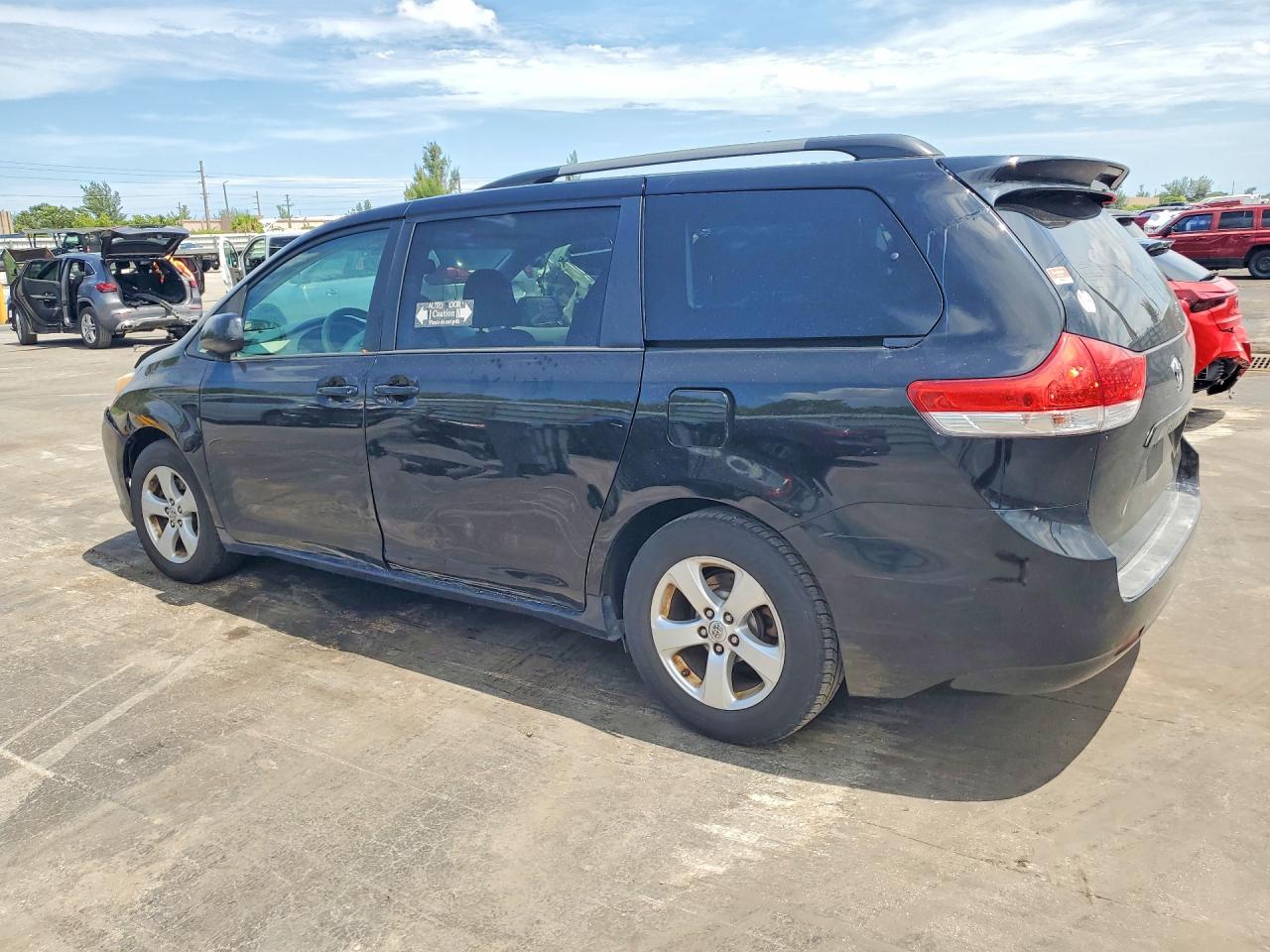 2014 Toyota Sienna Le Black vin: 5TDKK3DC3ES473999