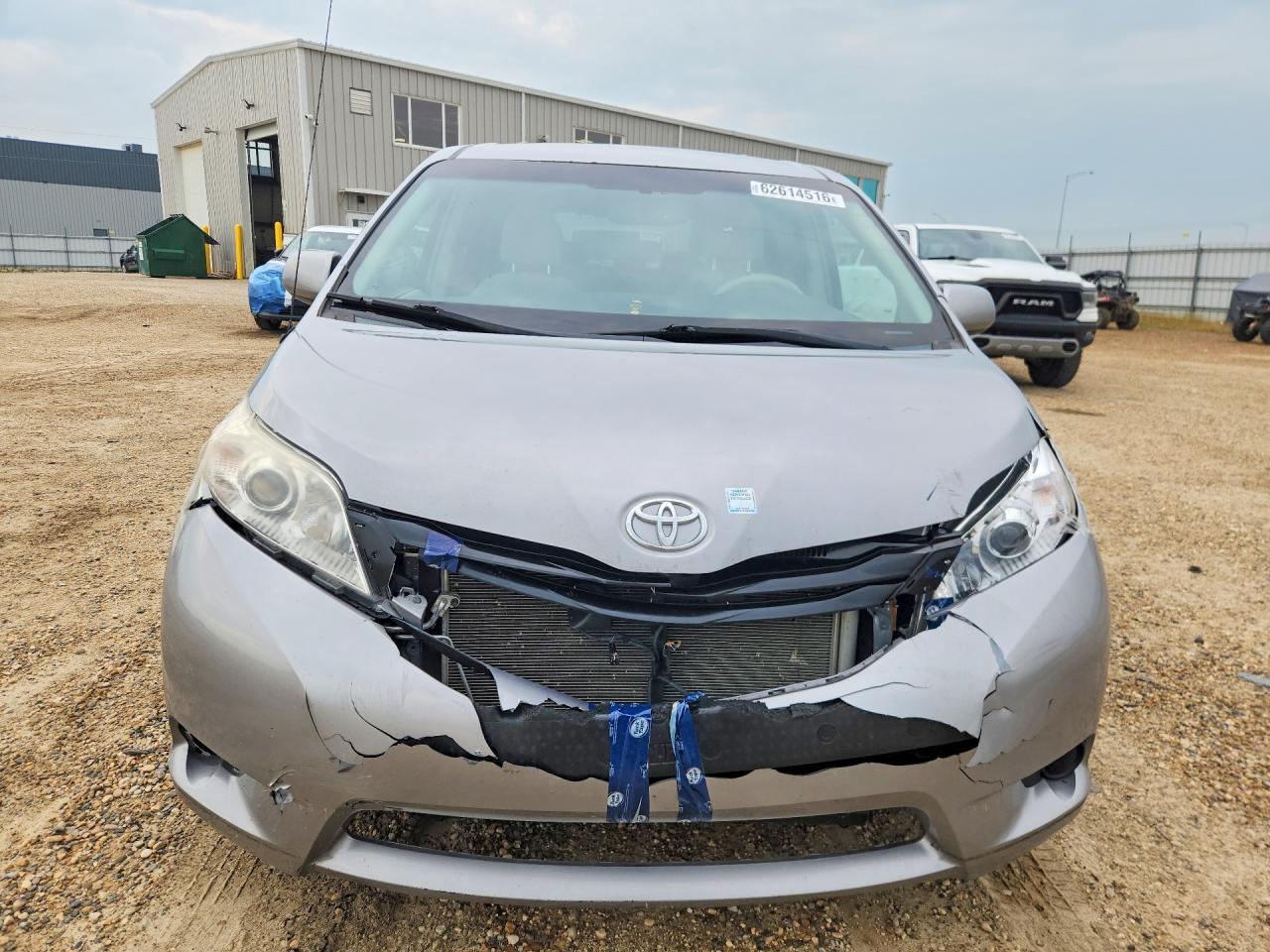 2014 Toyota Sienna Le Silver vin: 5TDKK3DC3ES483299