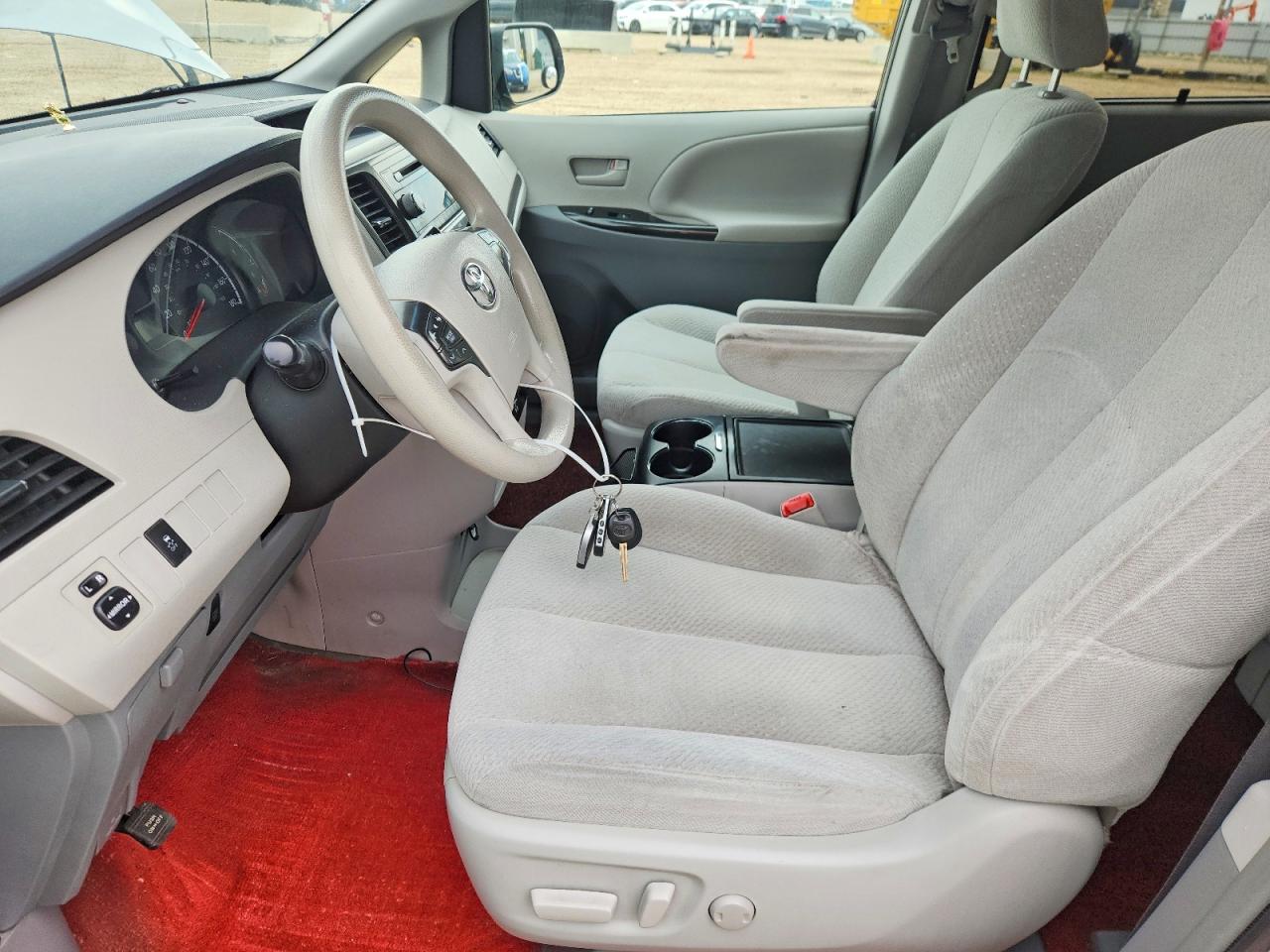 2014 Toyota Sienna Le Silver vin: 5TDKK3DC3ES483299