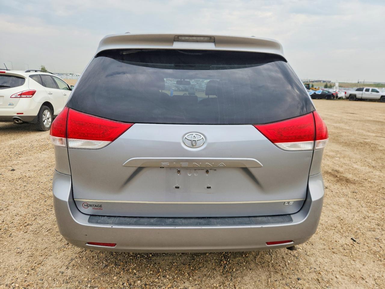 2014 Toyota Sienna Le Silver vin: 5TDKK3DC3ES483299