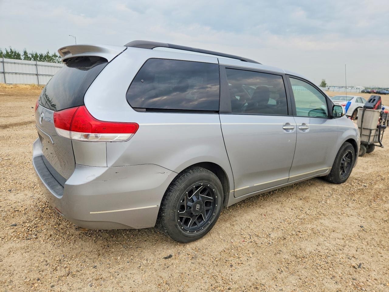2014 Toyota Sienna Le Silver vin: 5TDKK3DC3ES483299