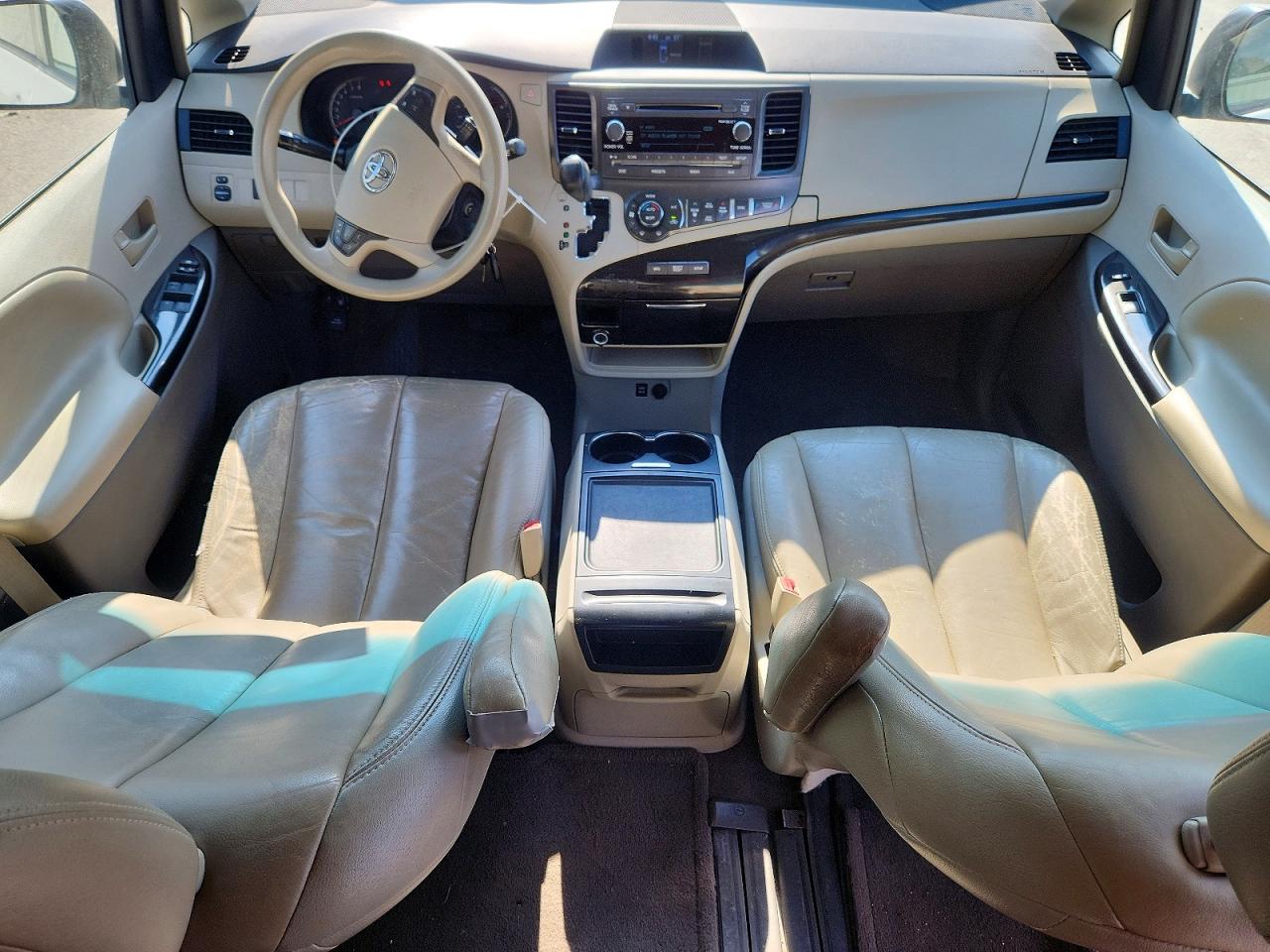 2014 Toyota Sienna Le White vin: 5TDKK3DC3ES484842