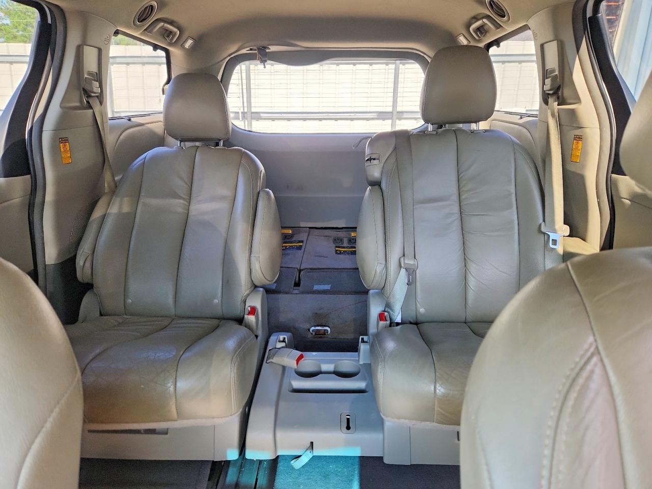 2014 Toyota Sienna Le White vin: 5TDKK3DC3ES484842