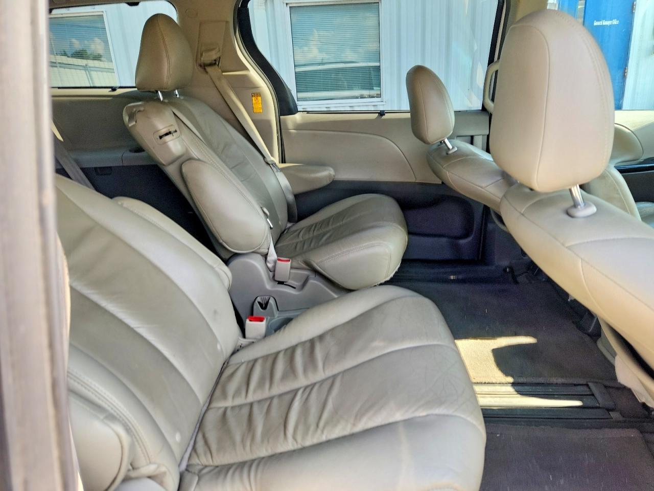 2014 Toyota Sienna Le White vin: 5TDKK3DC3ES484842