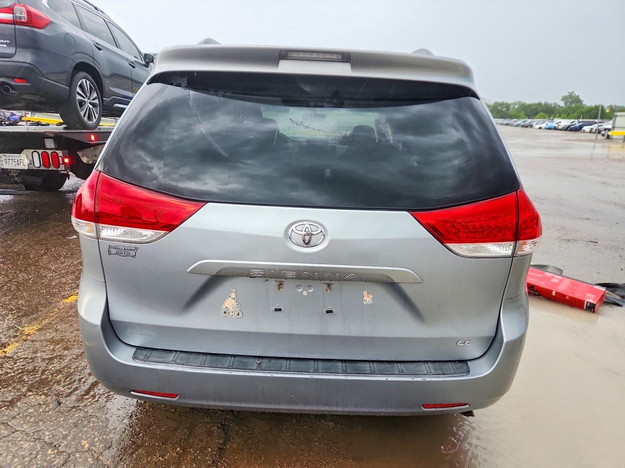 2014 Toyota Sienna Le Silver vin: 5TDKK3DC3ES487191