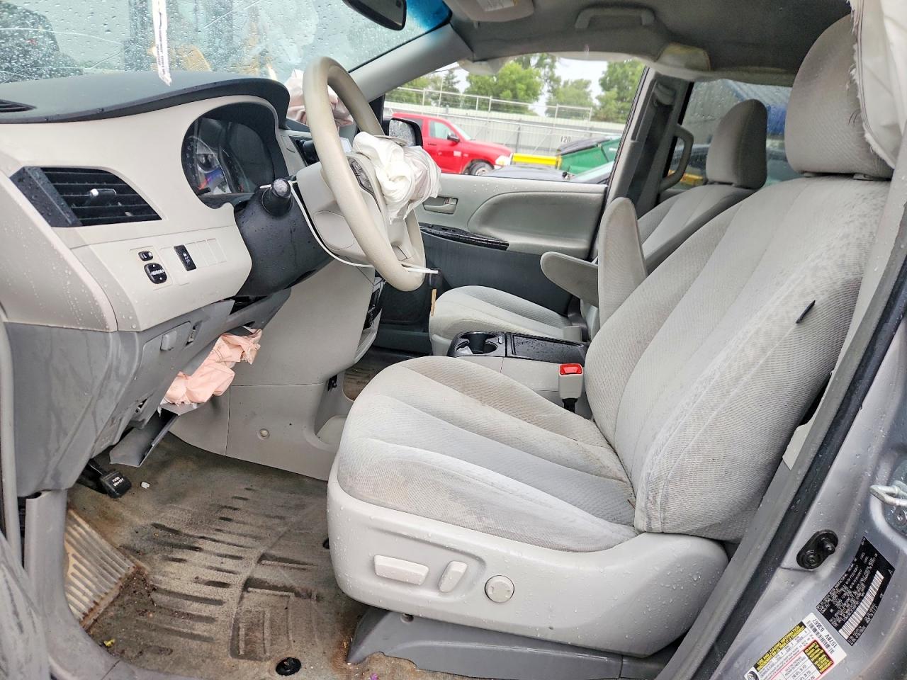 2014 Toyota Sienna Le Silver vin: 5TDKK3DC3ES487191